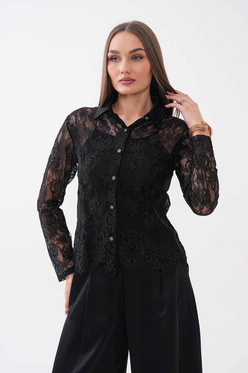 Siyah Dantelli Yaka Saten Detaylı Gömlek
