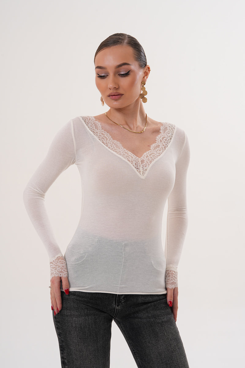 Beyaz Dantel Detaylı Kaşmir Bluz