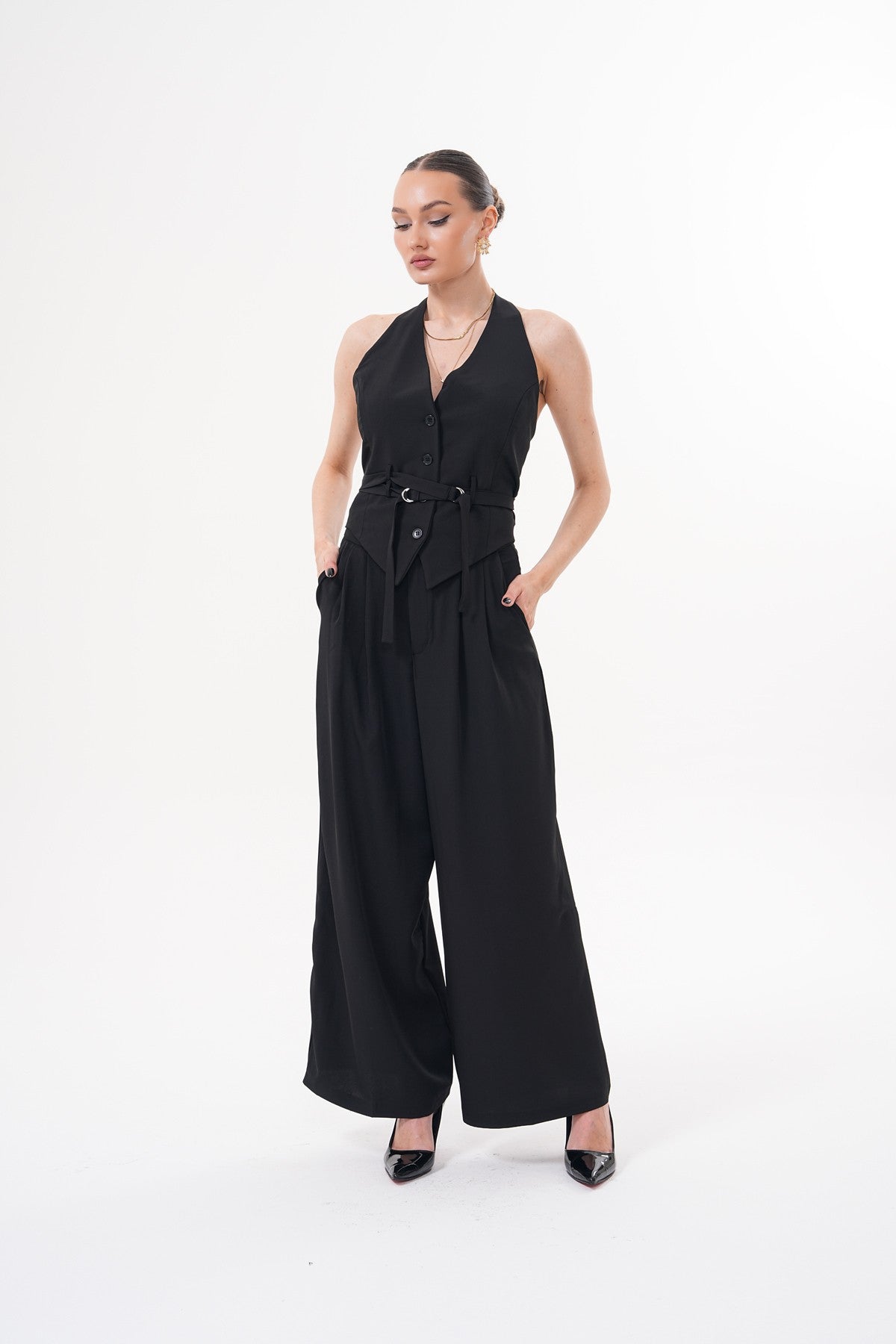 Siyah Sırtı Açık Yelekli Alt Üst Takım