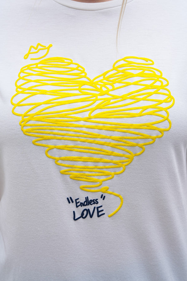 Beyaz Sarı Kalp Baskılı Tişört