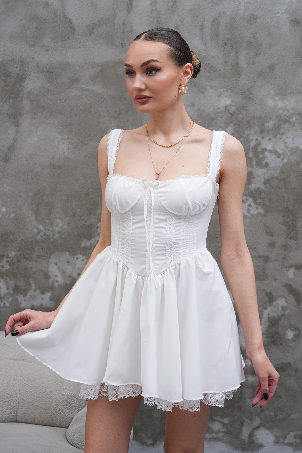 Beyaz Dantel Detaylı Mini Elbise