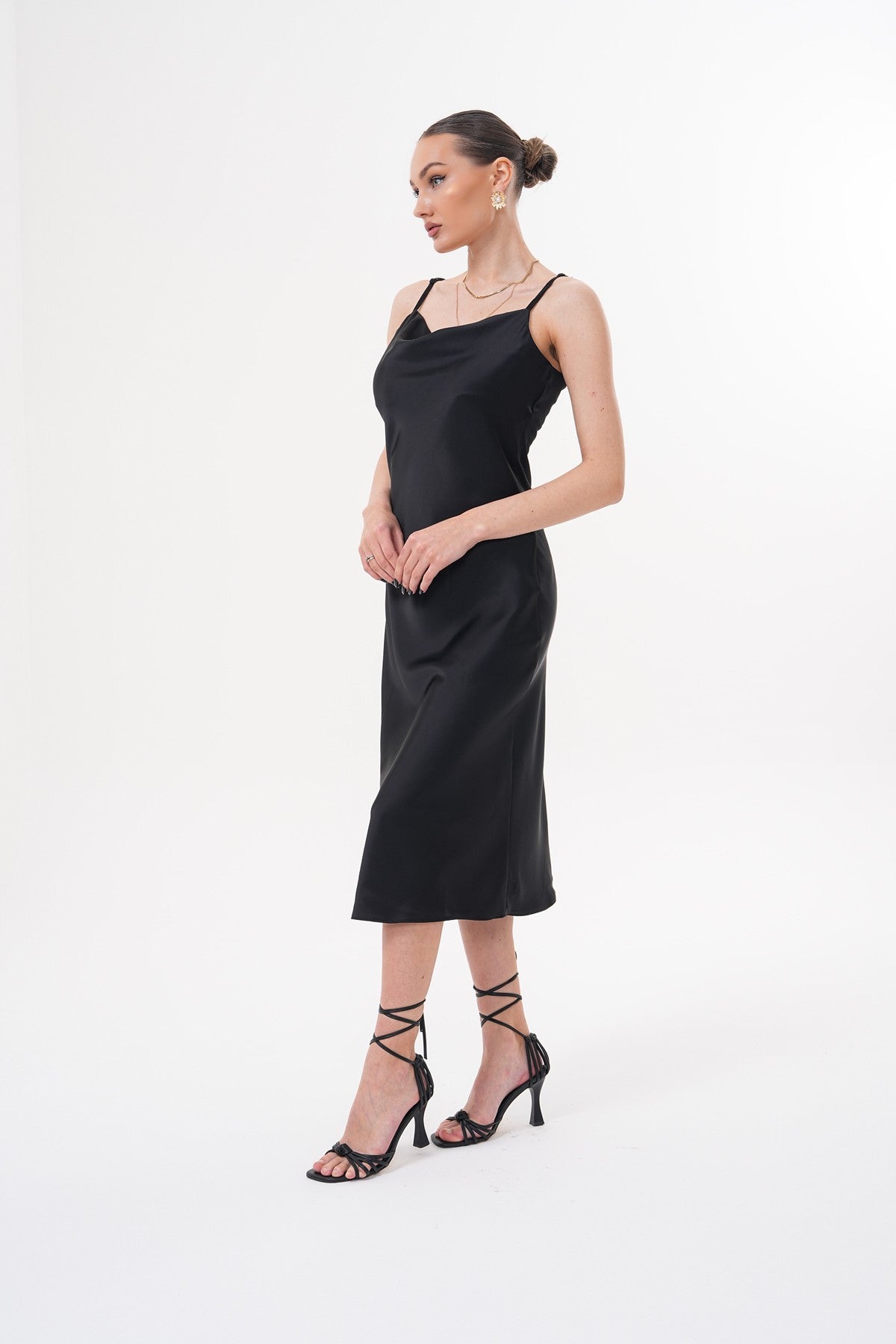 Siyah Saten Degaje Yaka Elbise