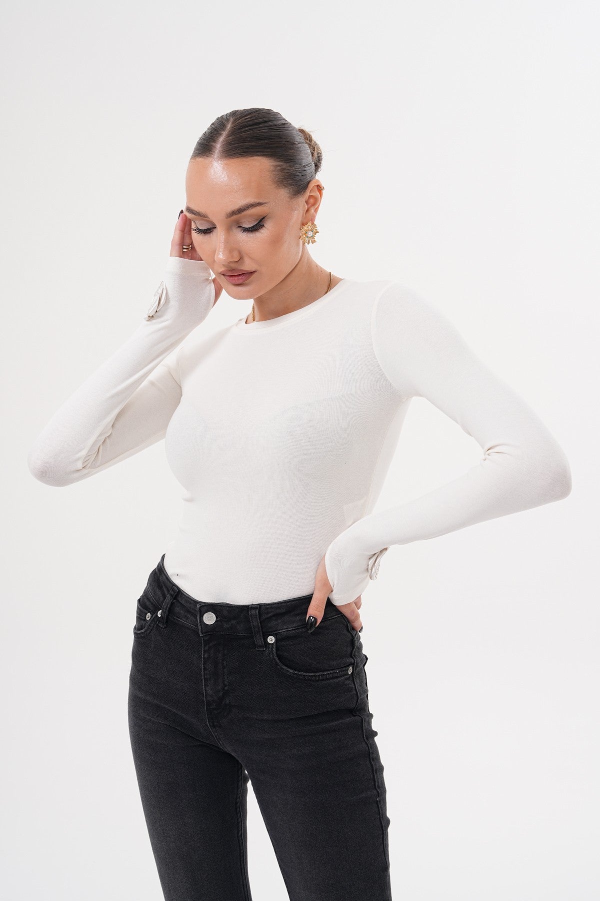 Krem Uzun Kollu Parmak Gül Detaylı Bluz