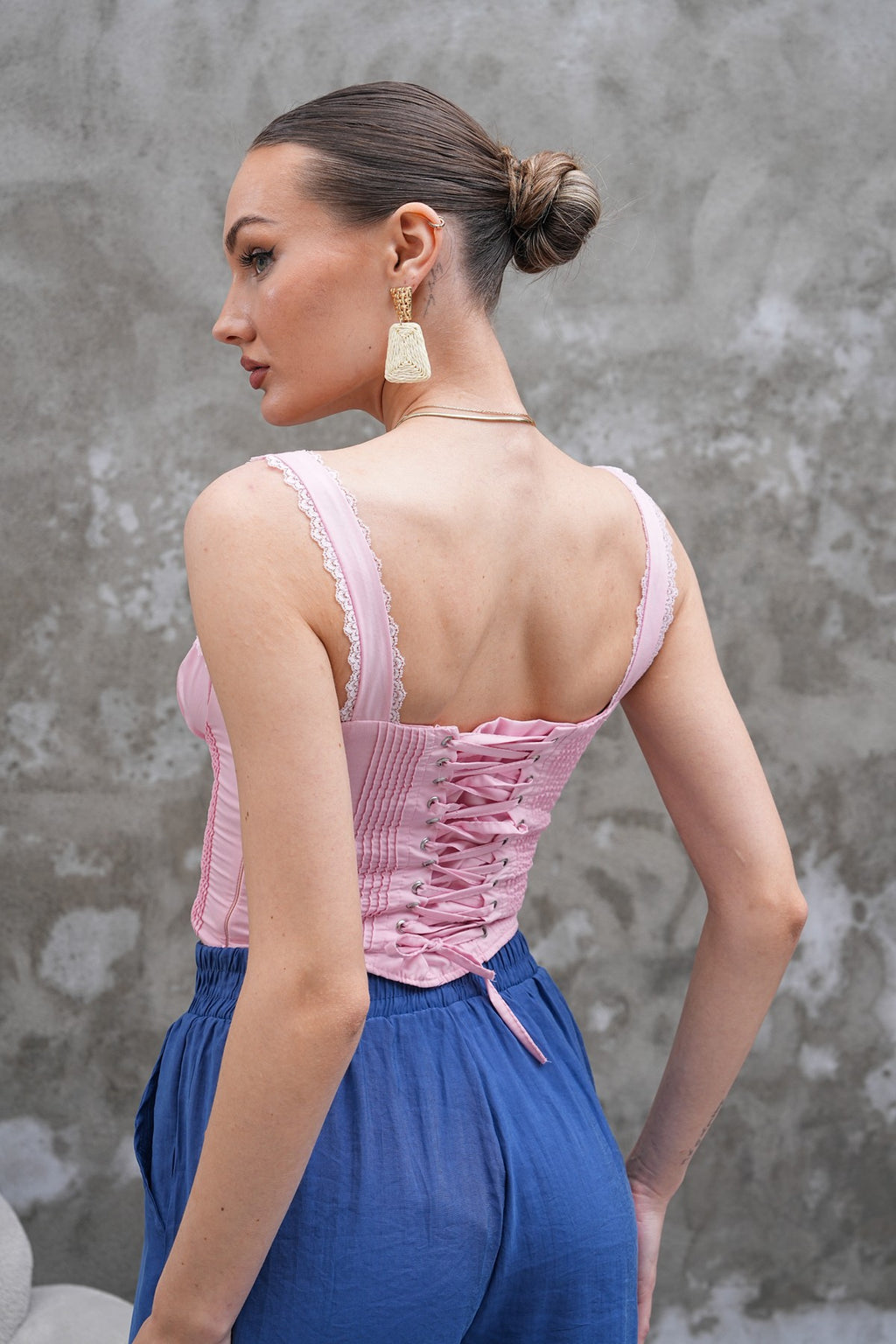 Pembe Dantel Detaylı Korse Büstiyer