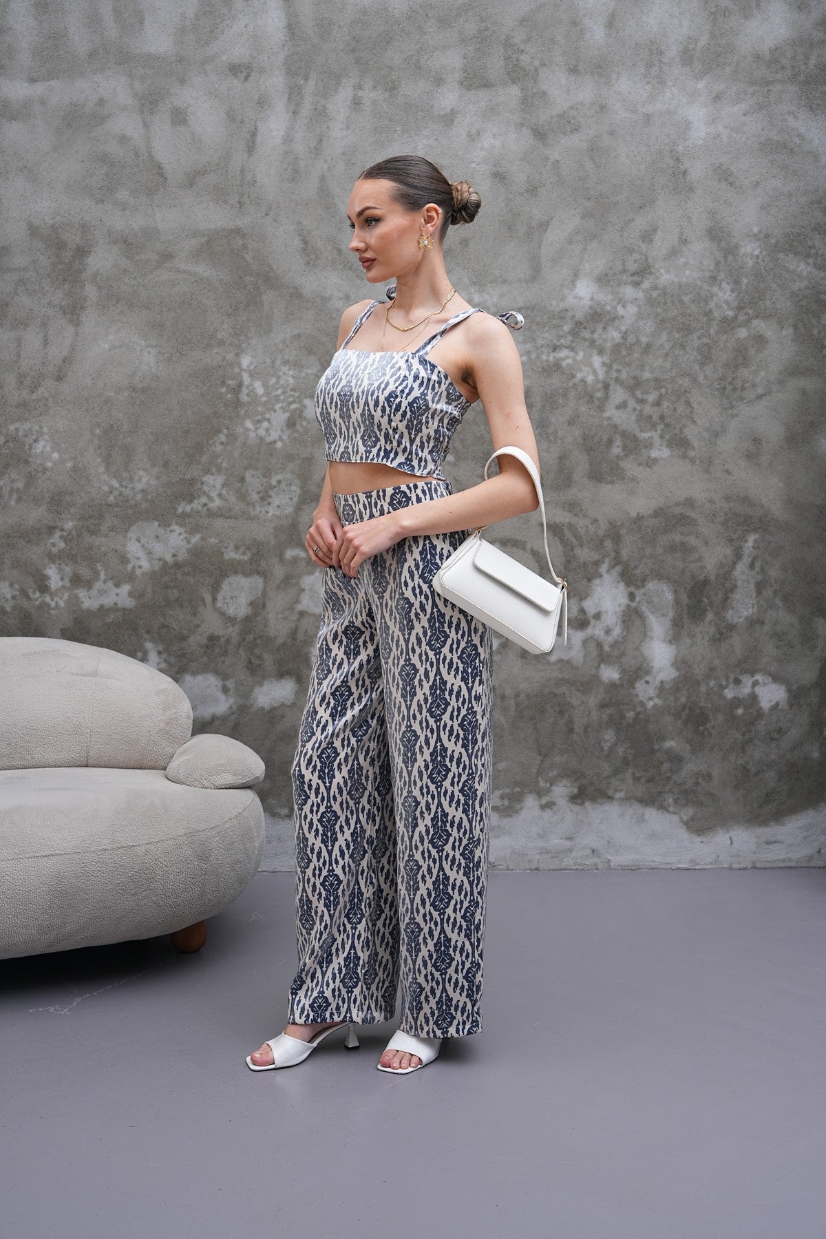 Mavi Saten Parlak Kumaş Pantolon Bluz Takım