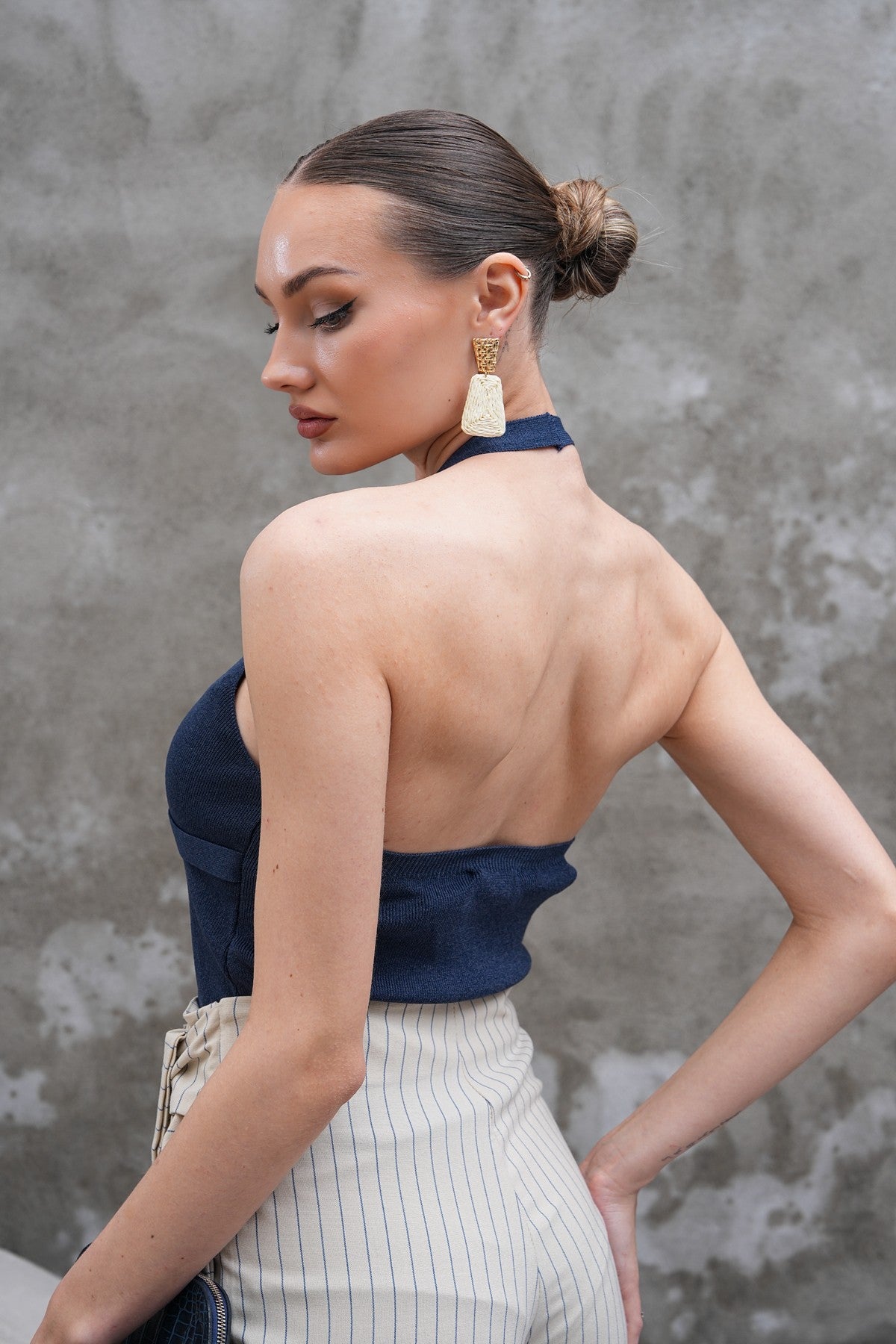 Lacivert Derin V Yaka Tokalı Bluz