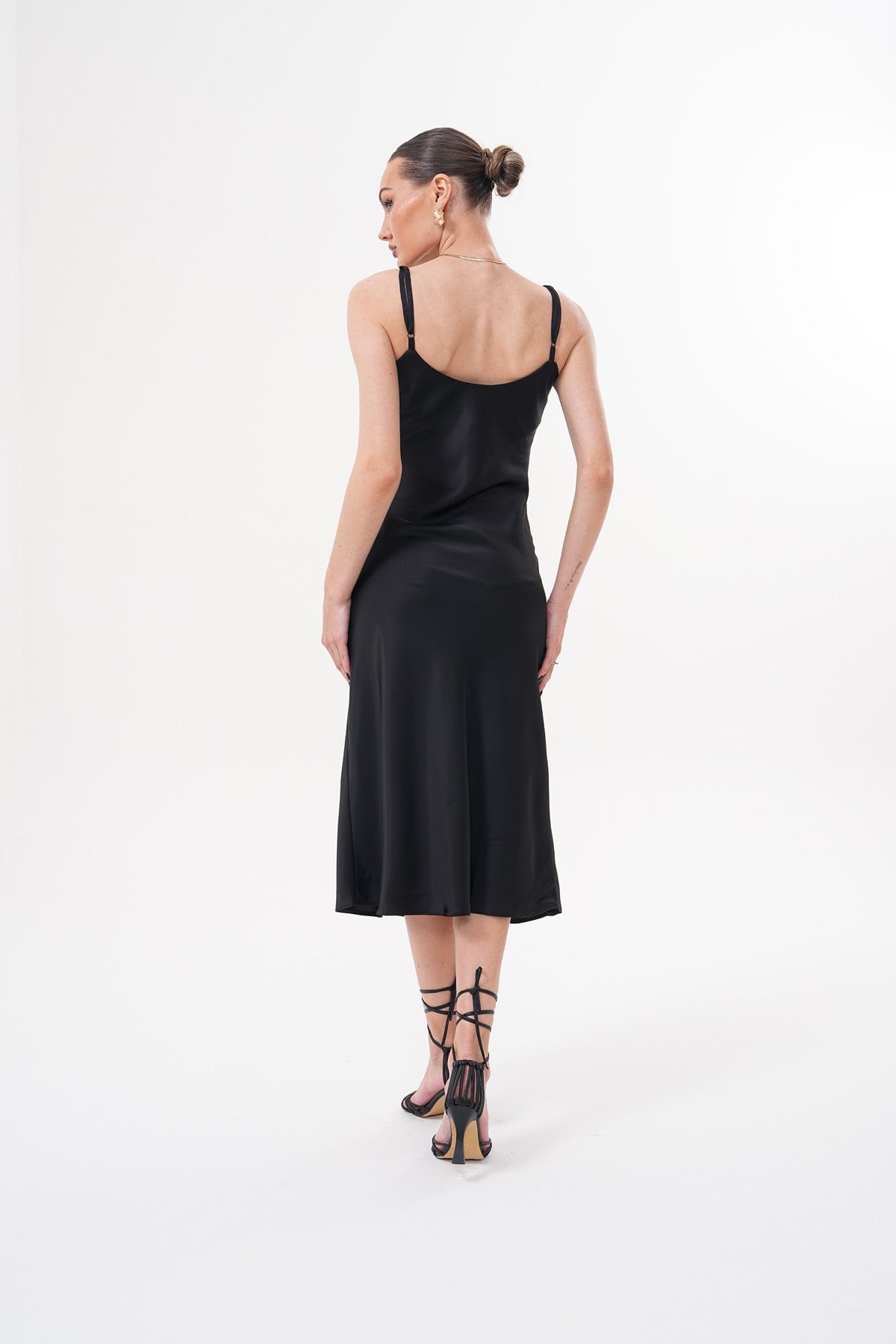 Siyah Saten Degaje Yaka Elbise