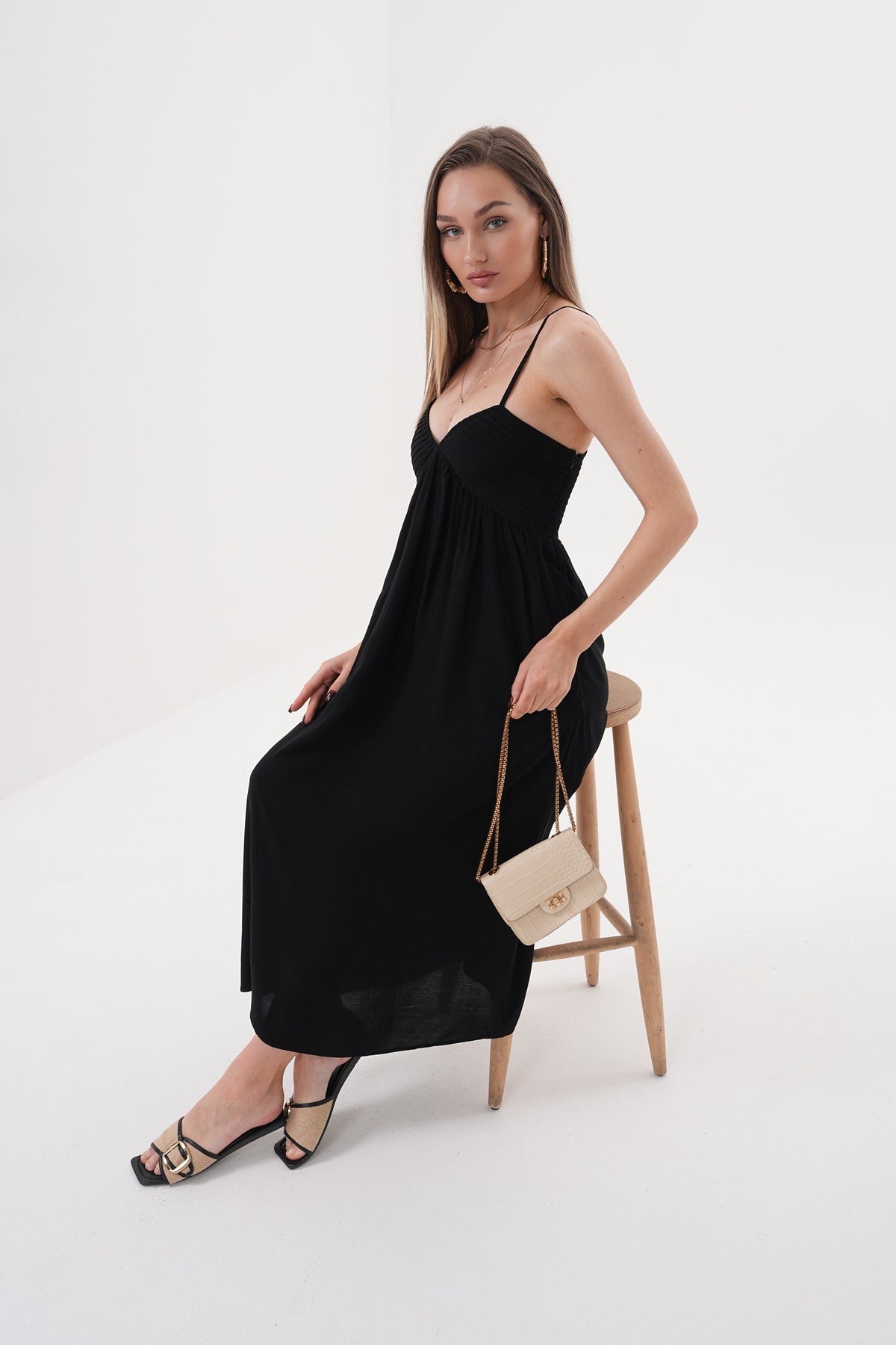 Siyah Göğüs Kuplu Askılı Elbise