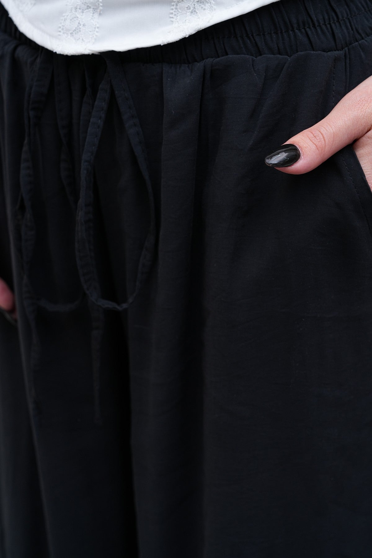 Siyah Bol Paça Hafif Kumaş Pantolon