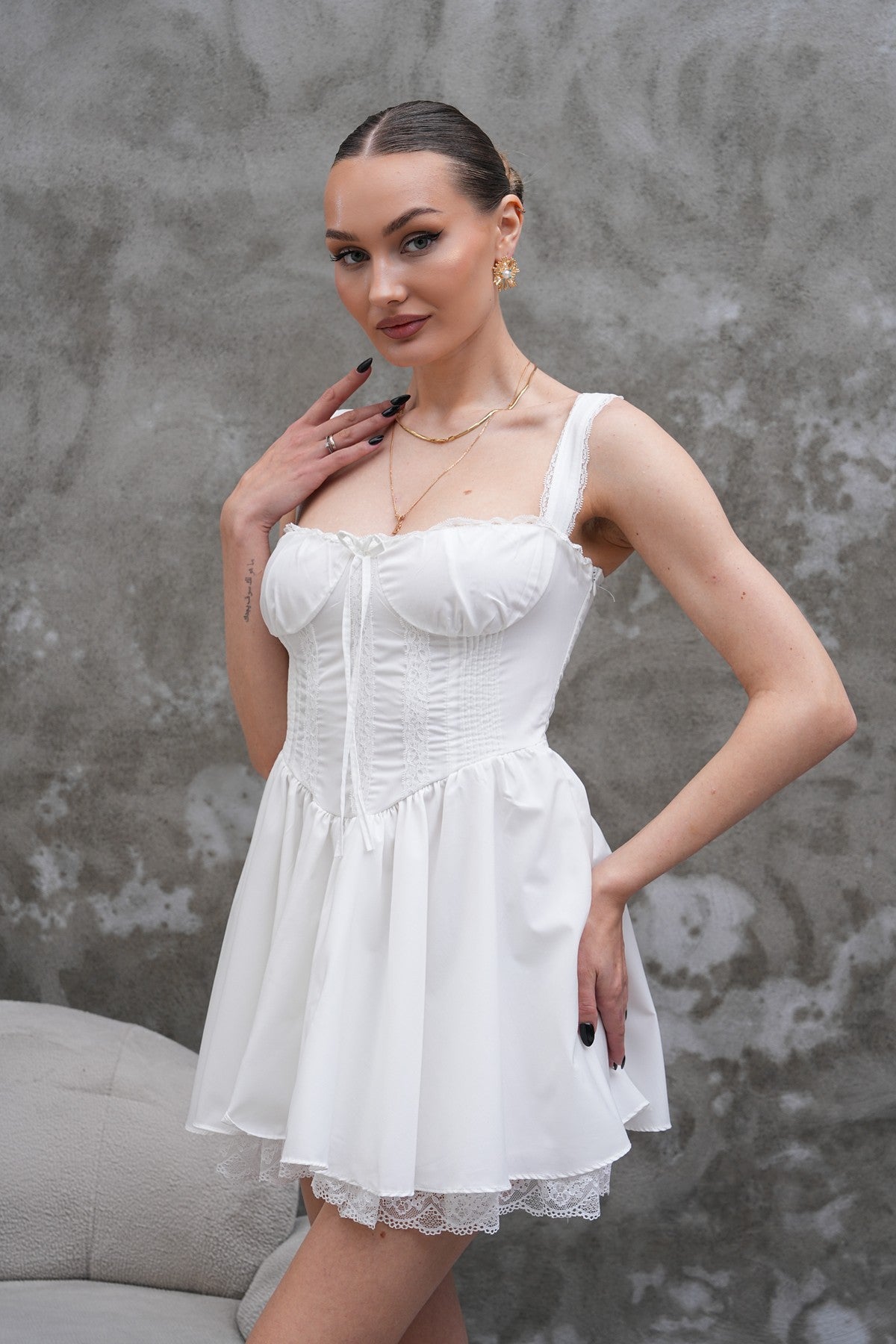 Beyaz Dantel Detaylı Mini Elbise
