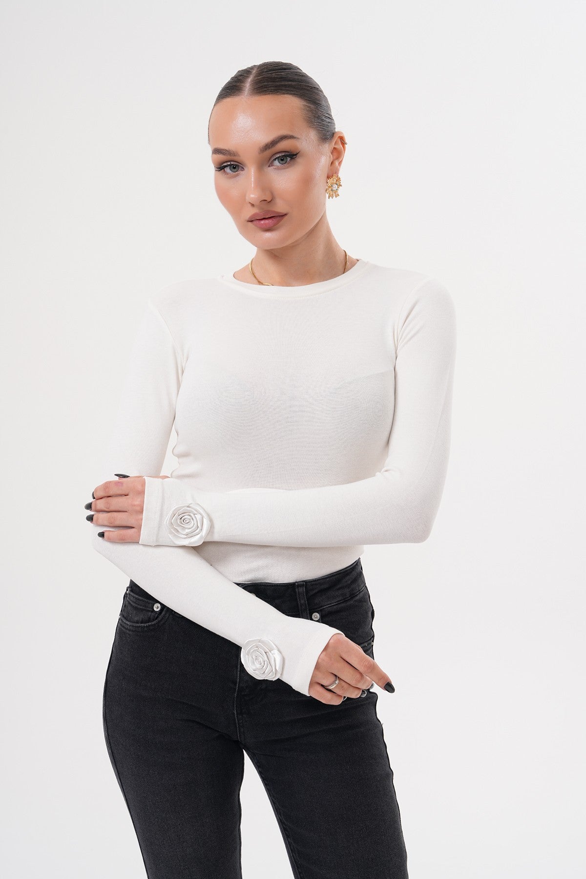 Krem Uzun Kollu Parmak Gül Detaylı Bluz