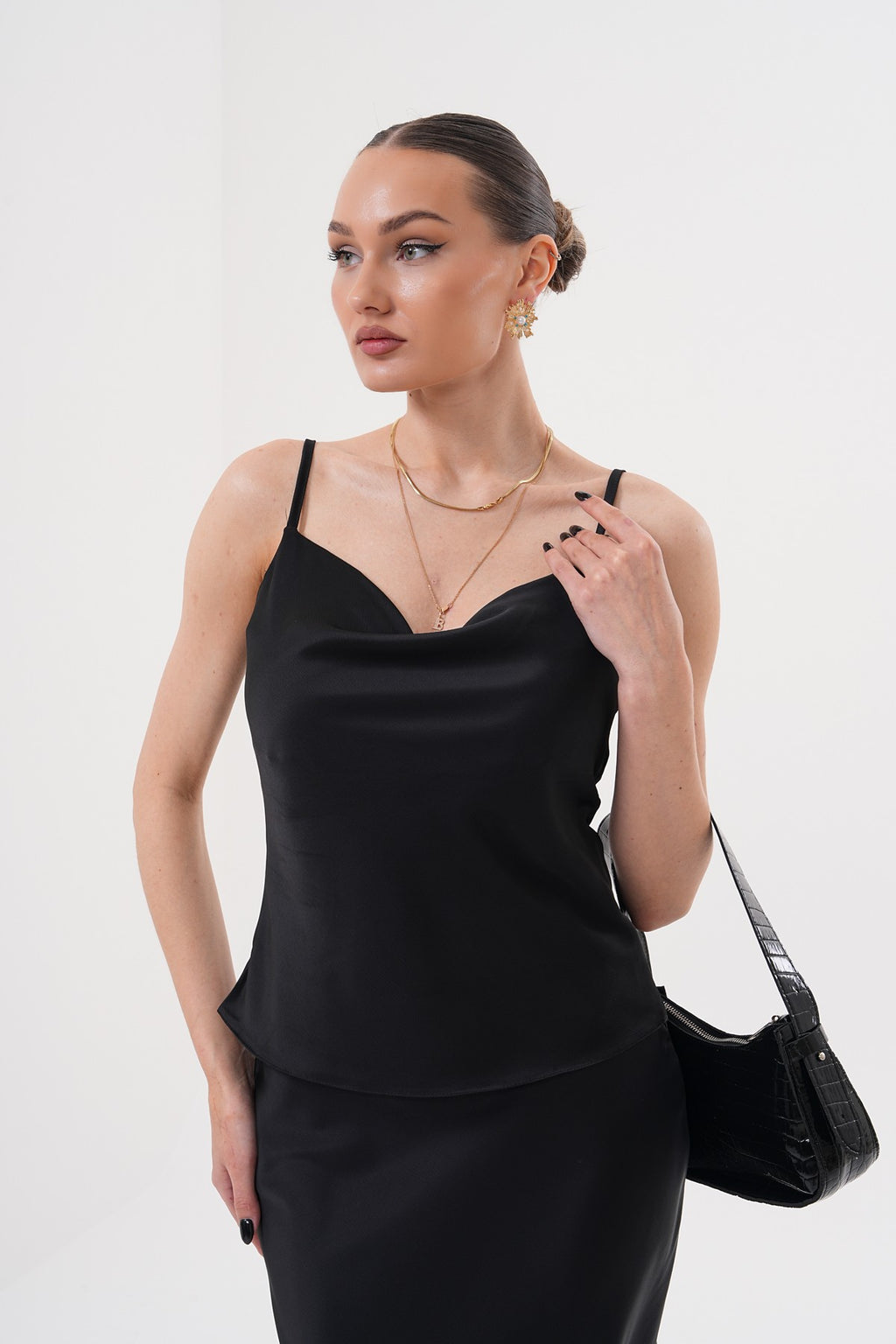 Siyah Saten Degaje Yaka Bluz