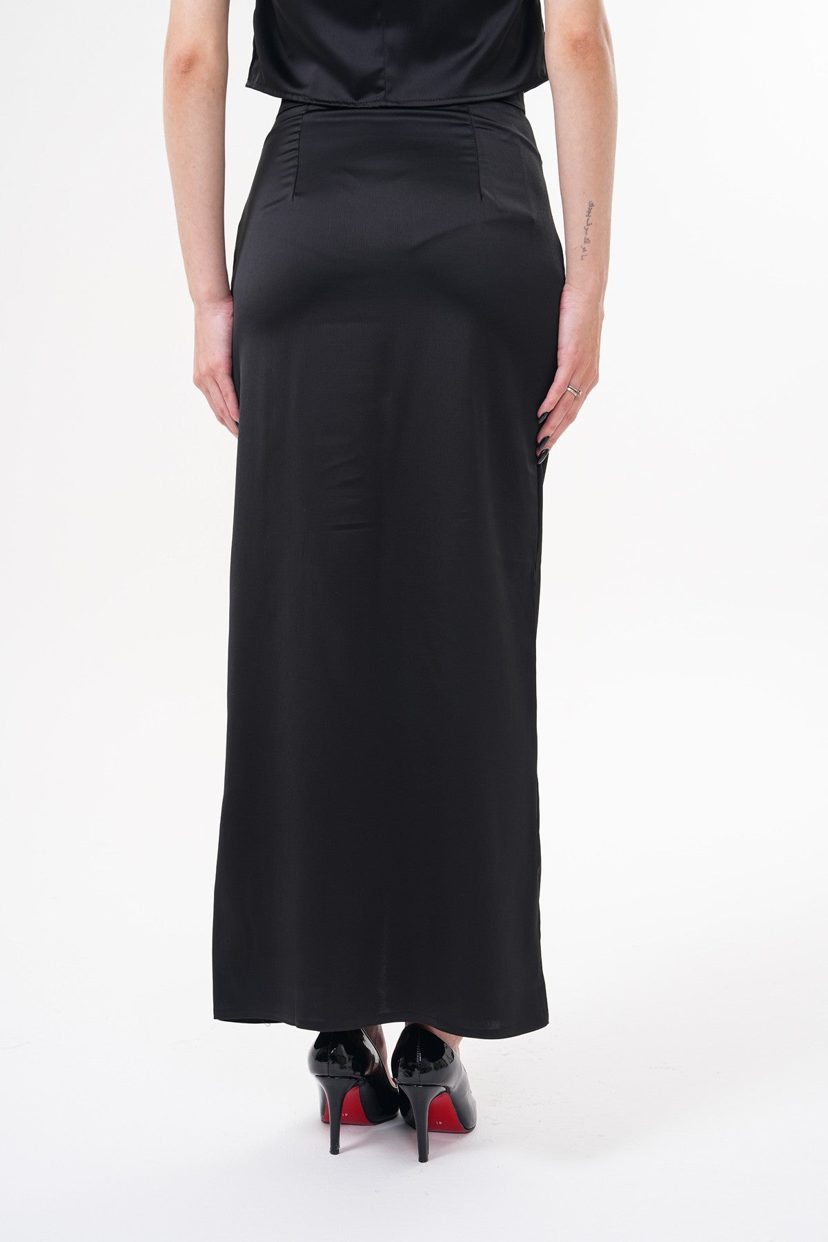 Siyah Saten Midi Boy Düğme Detaylı Etek