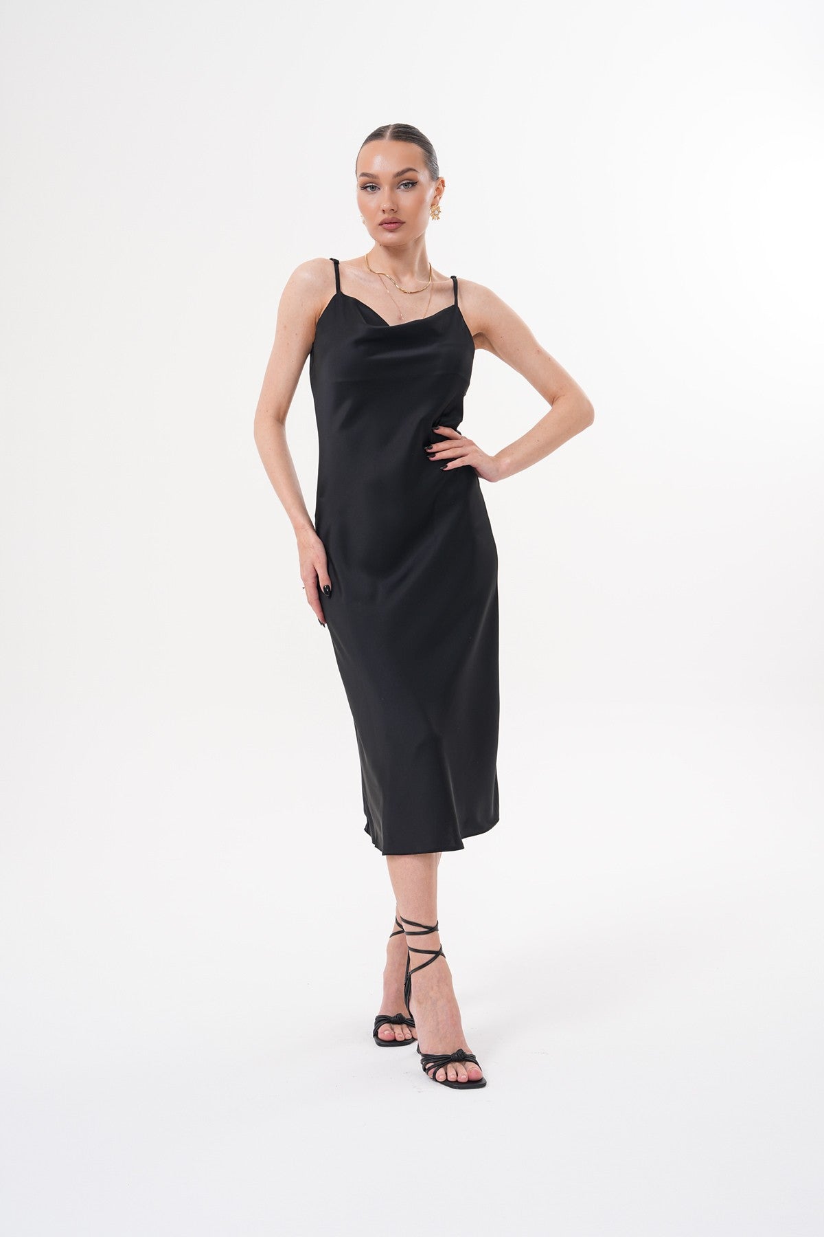 Siyah Saten Degaje Yaka Elbise