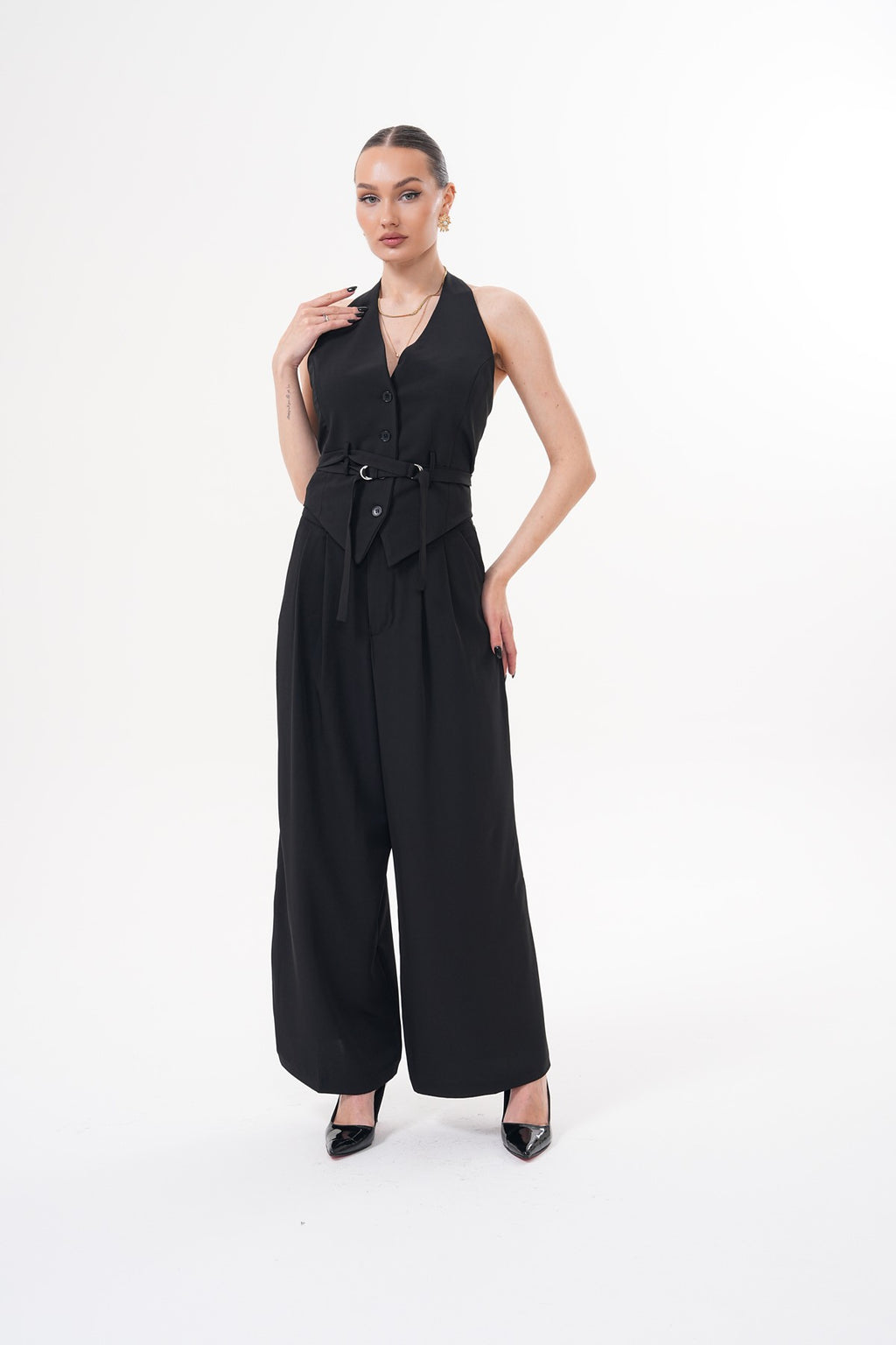 Siyah Sırtı Açık Yelekli Alt Üst Takım