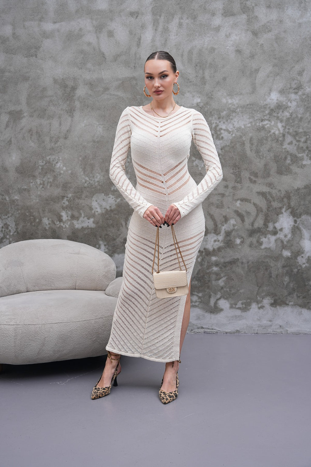 Krem Transparan Detaylı Yırtmaçlı Uzun Elbise