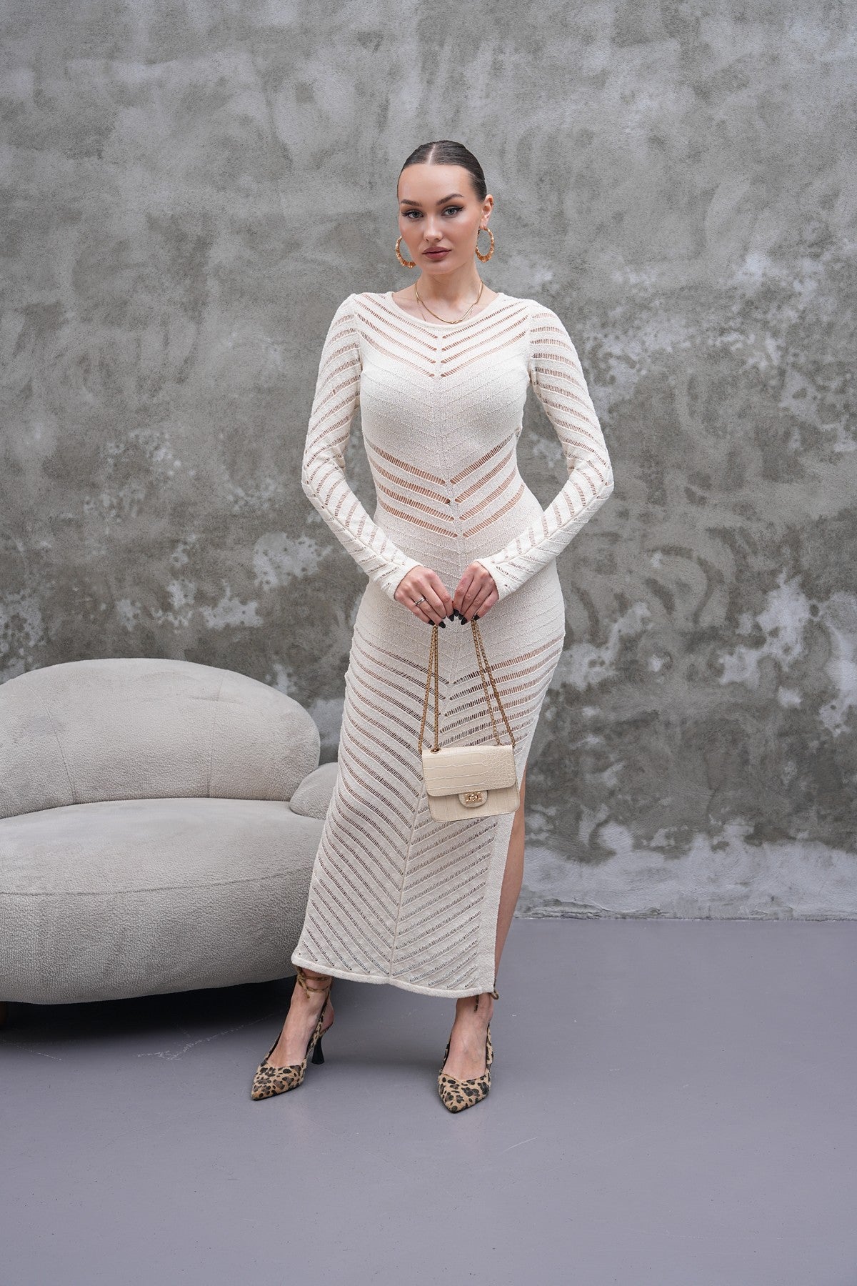 Krem Transparan Detaylı Yırtmaçlı Uzun Elbise