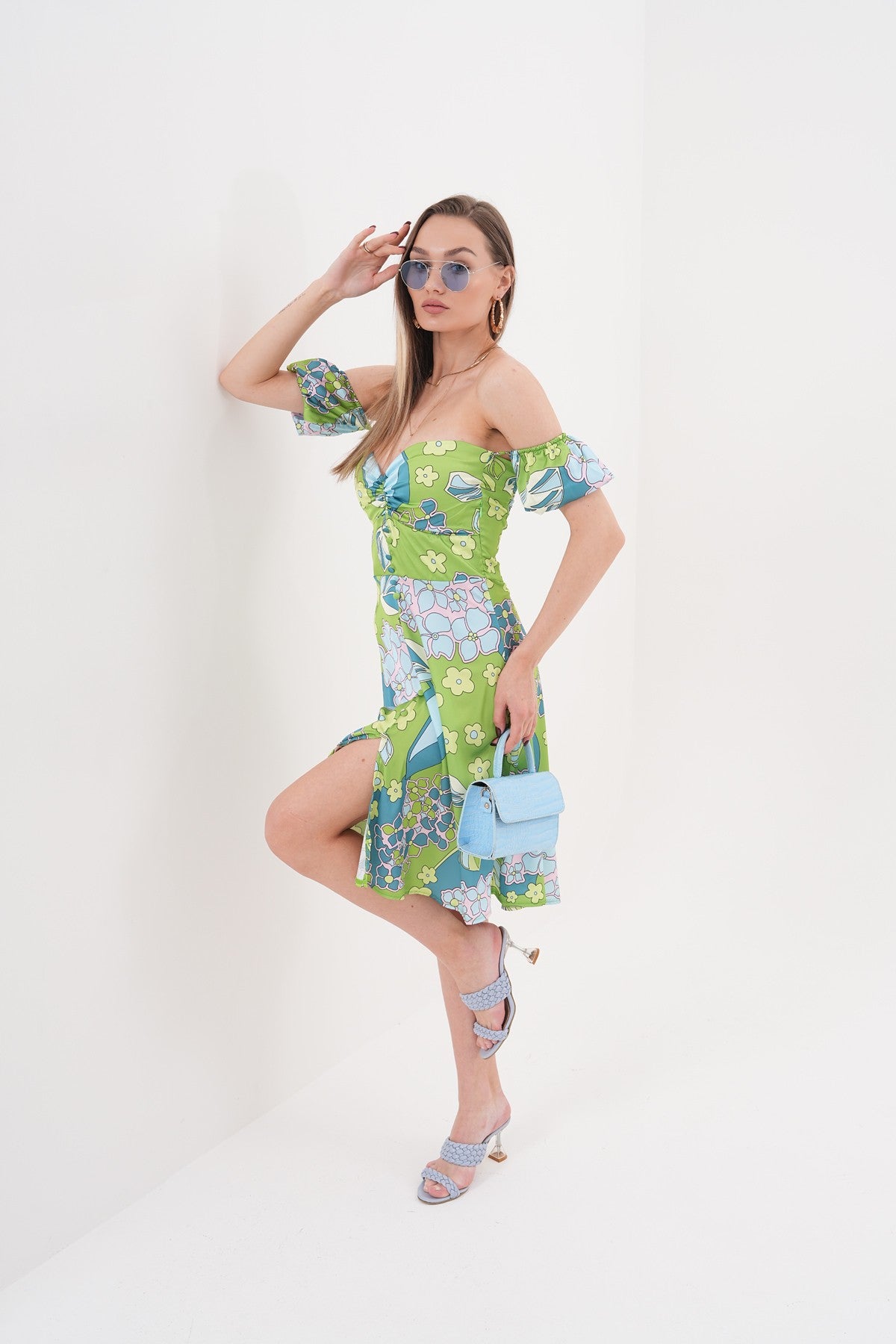 Yeşil Mavi Desenli Omuzları Açık Elbise