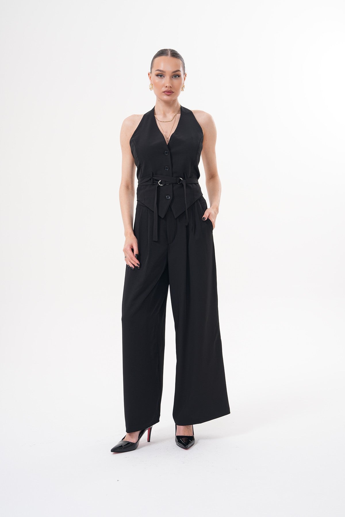 Siyah Sırtı Açık Yelekli Alt Üst Takım