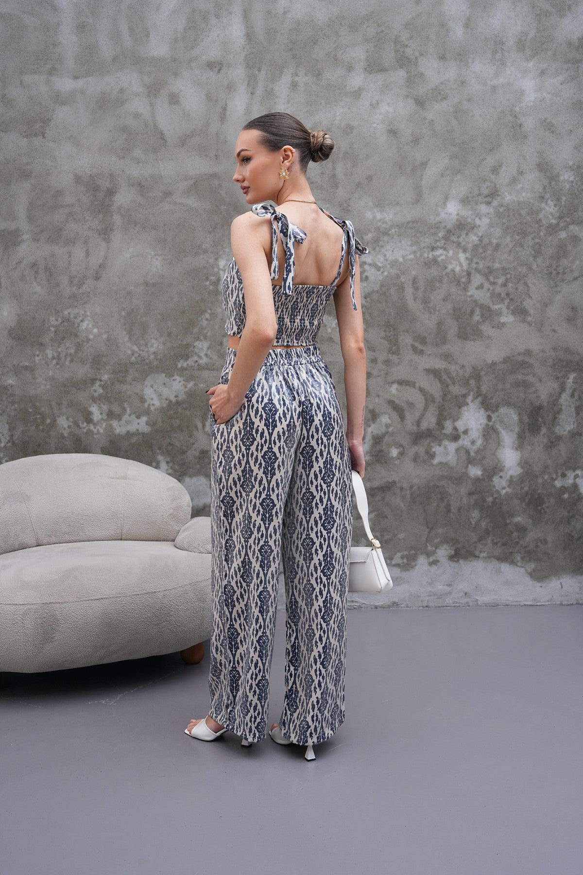 Mavi Saten Parlak Kumaş Pantolon Bluz Takım