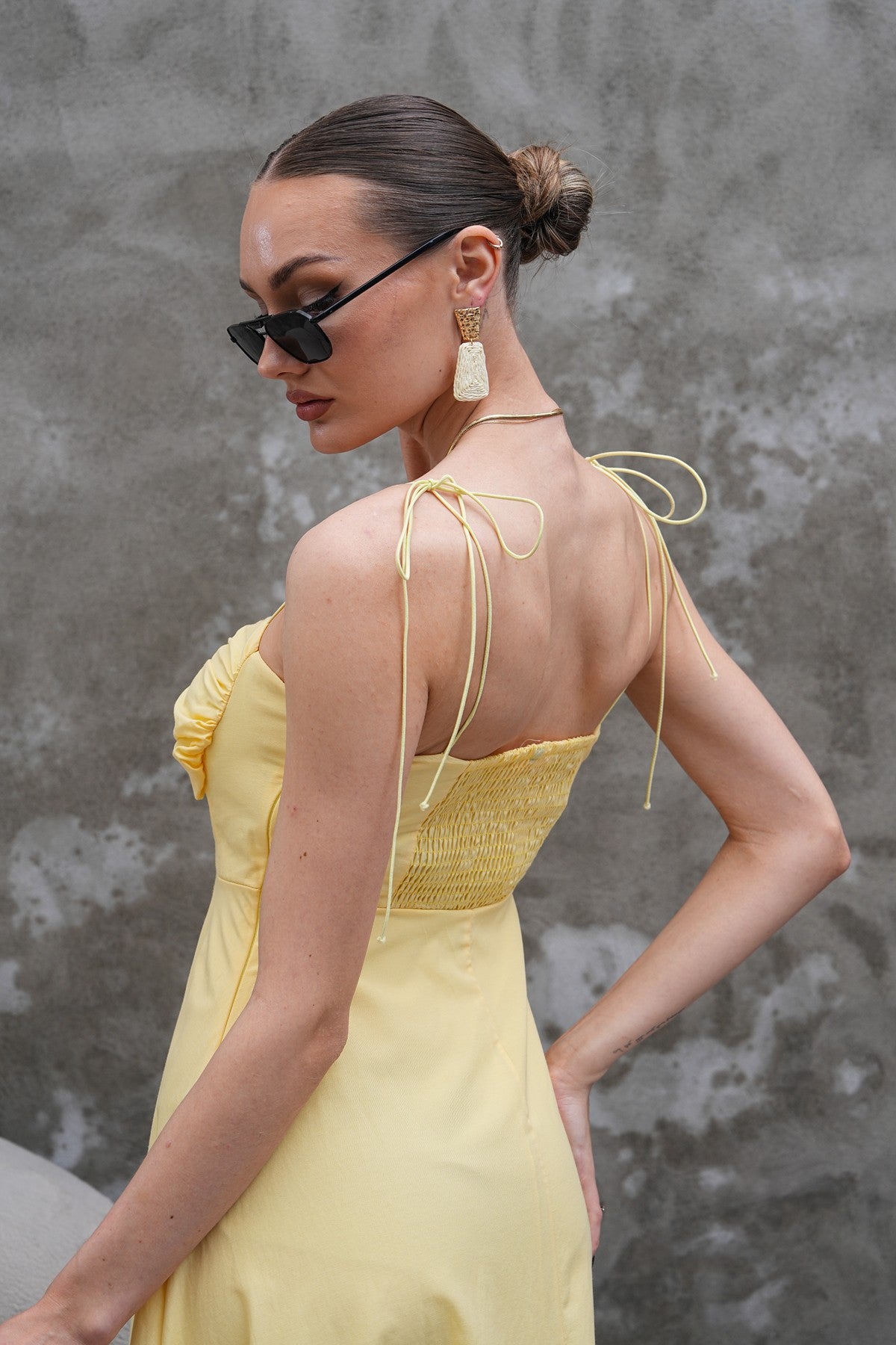 Sarı Askılı Volanlı Uzun Elbise