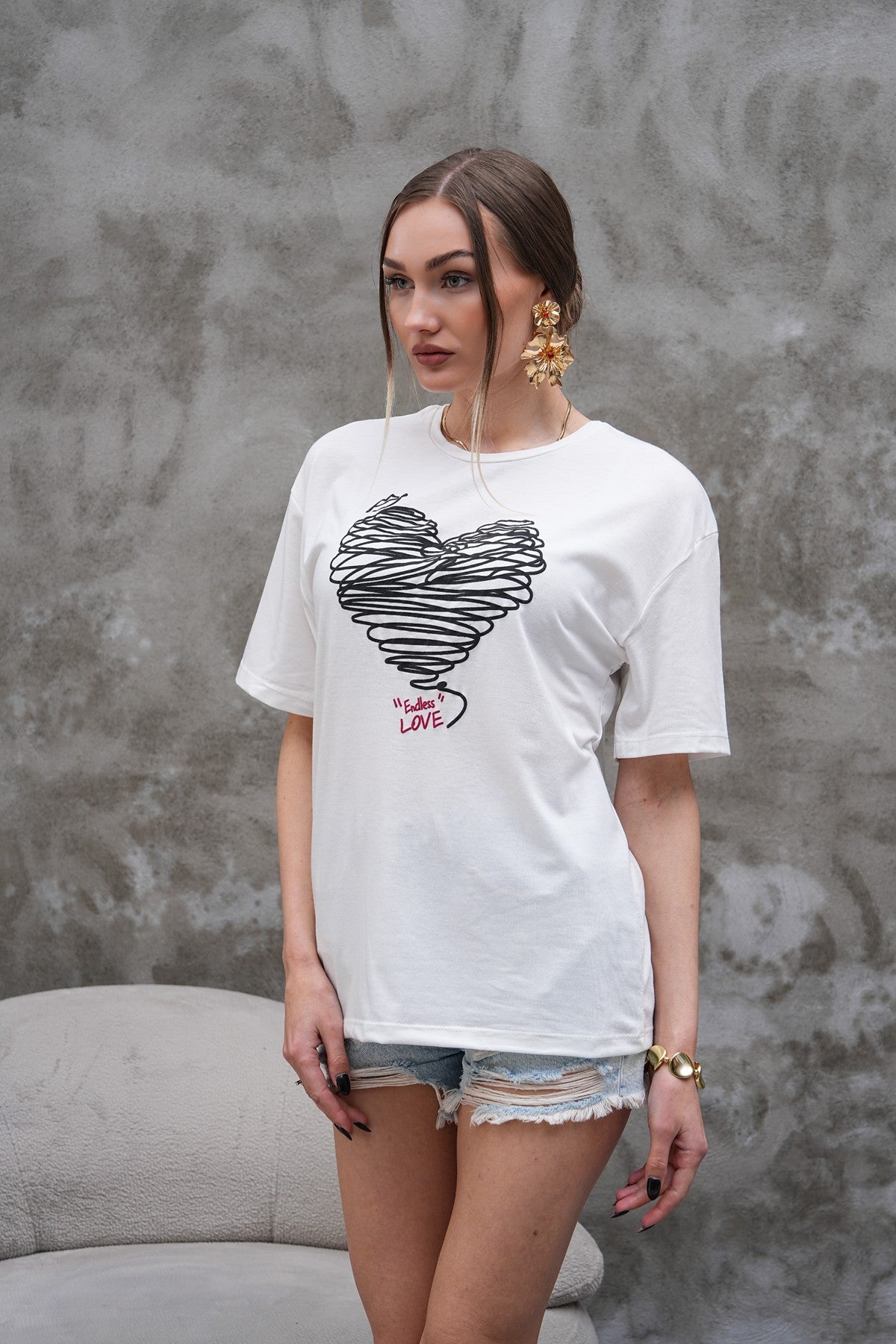 Beyaz Siyah Kalp Baskılı Tişört