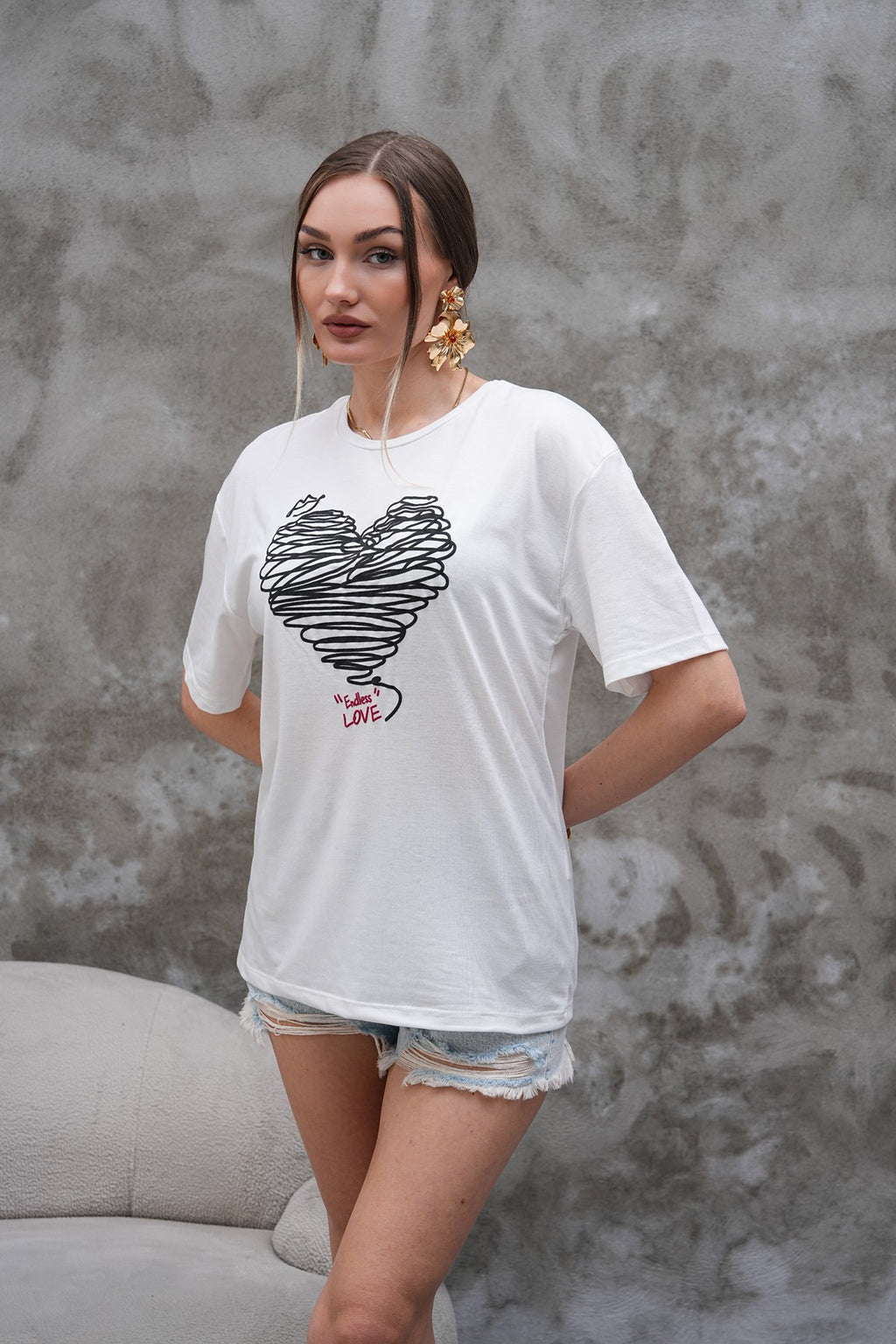 Beyaz Siyah Kalp Baskılı Tişört