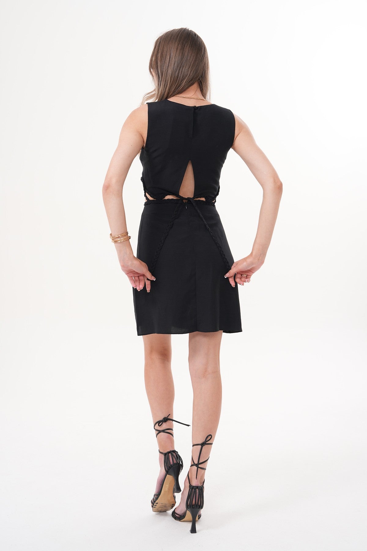 Siyah Yan Kesik Detaylı Mini Elbise