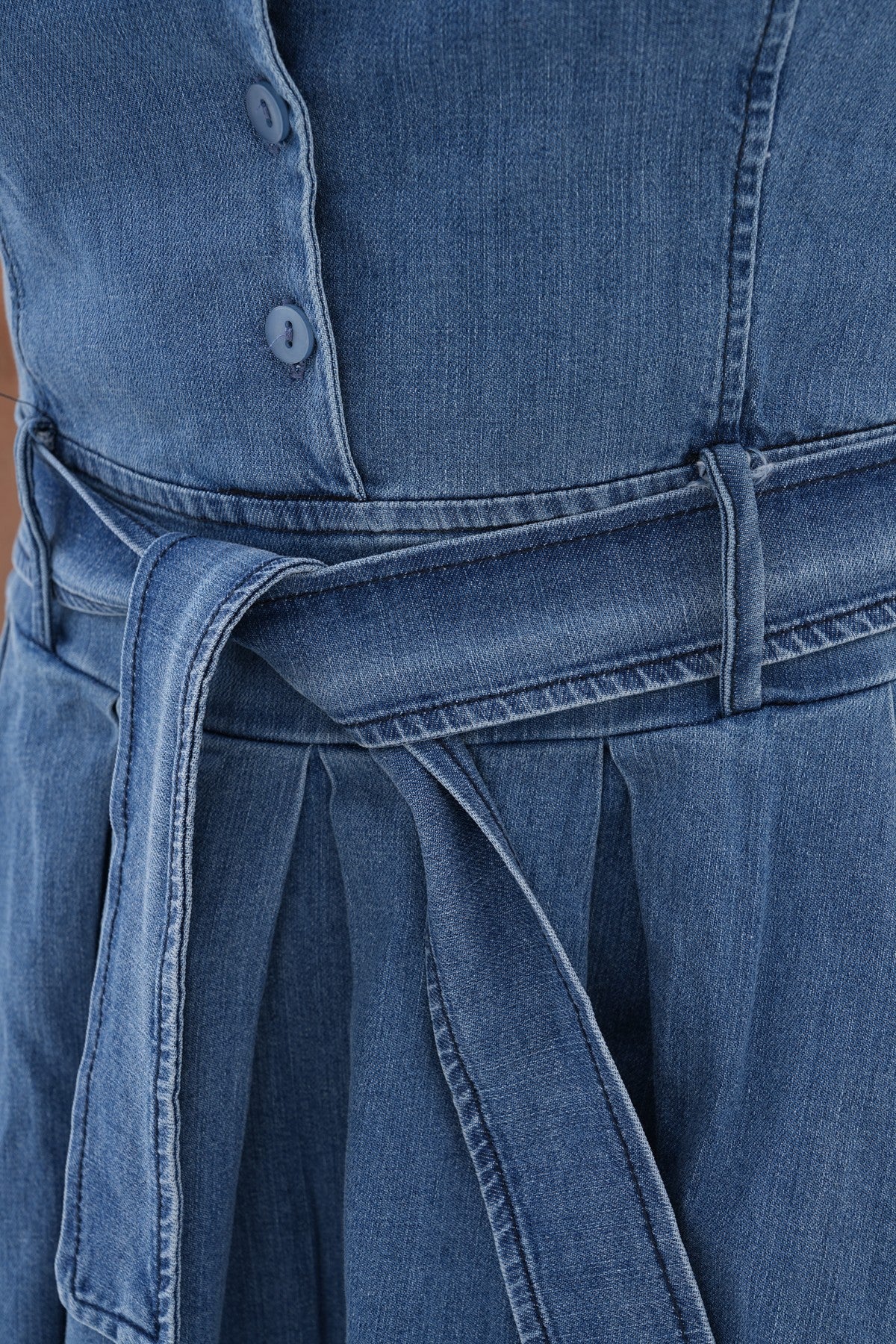 Açık Mavi Kemer Detaylı Mini Jean Elbise