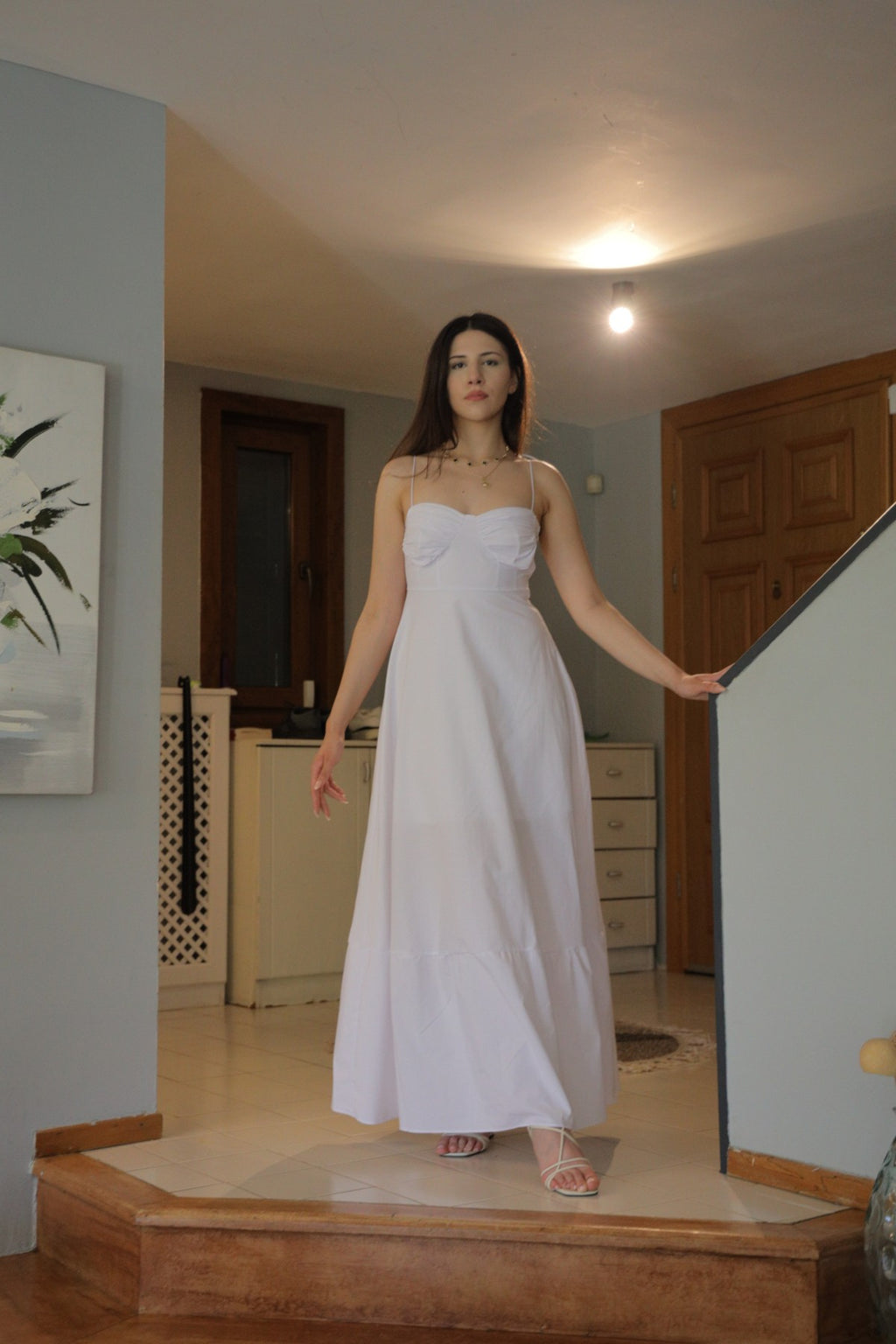 Beyaz Renk Göğüs Detaylı Uzun Askılı Elbise