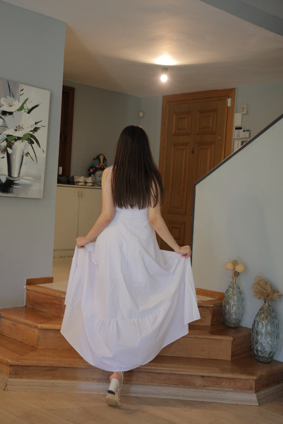 Beyaz Renk Göğüs Detaylı Uzun Askılı Elbise