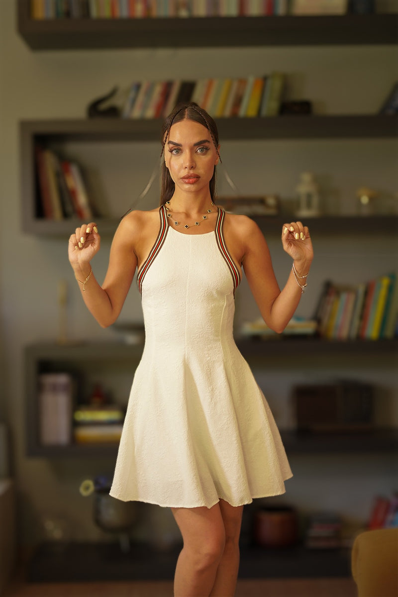 Beyaz şerit detaylı cepli elbise