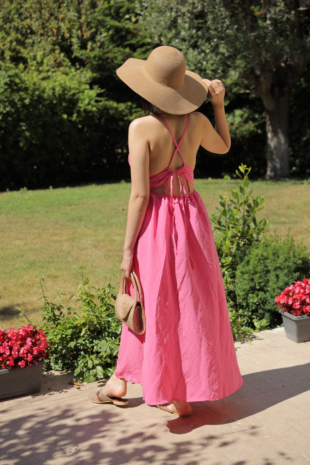 Pembe Askılı Sırt Detaylı Elbise