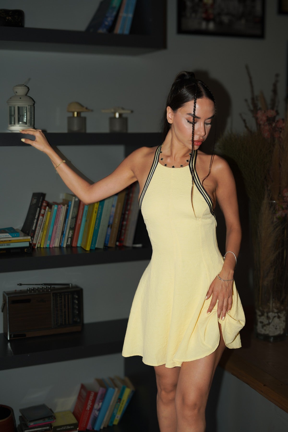 Sarı şerit detaylı cepli elbise