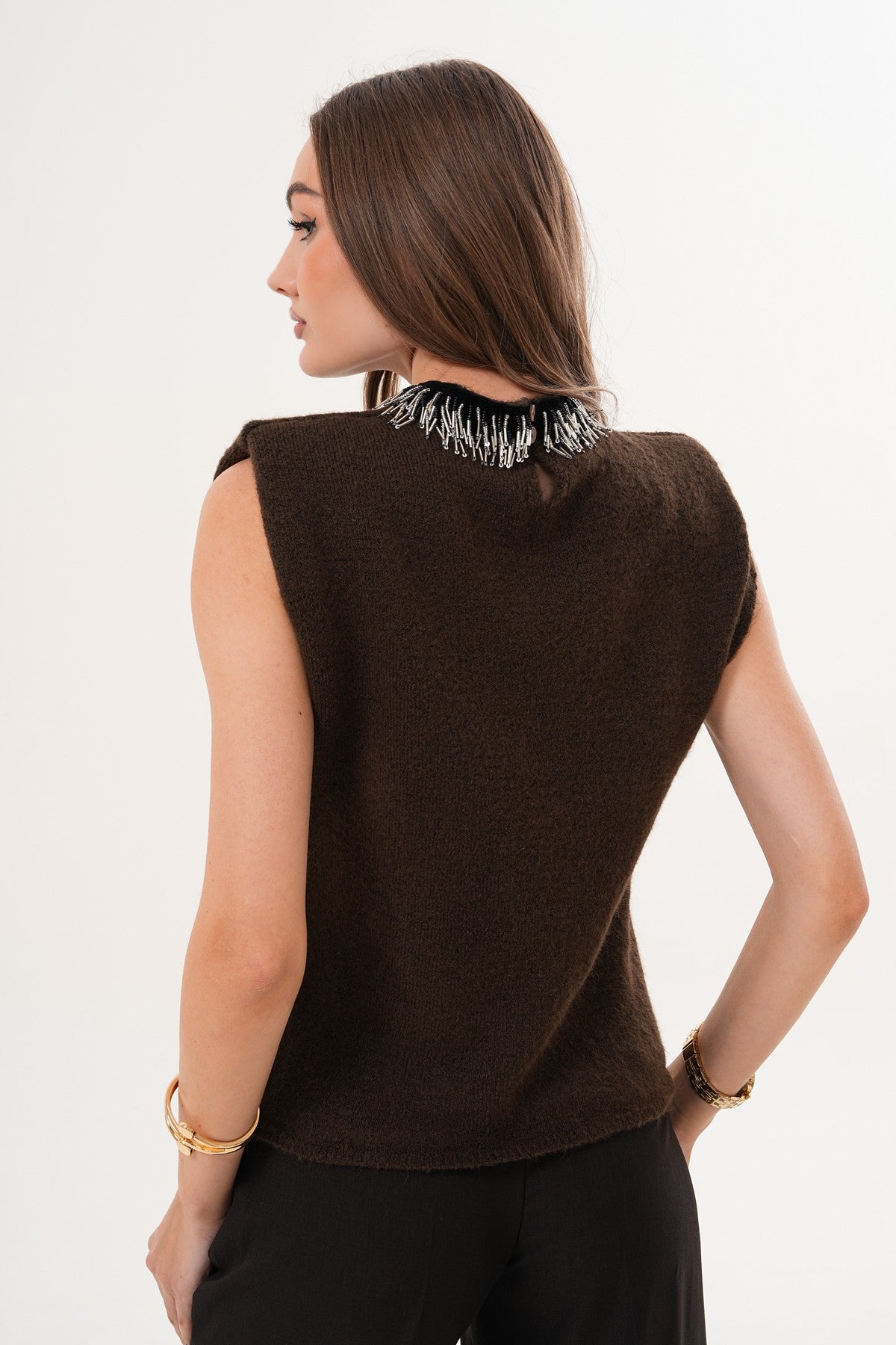 Kahverengi Yaka İşleme Detaylı Süveter