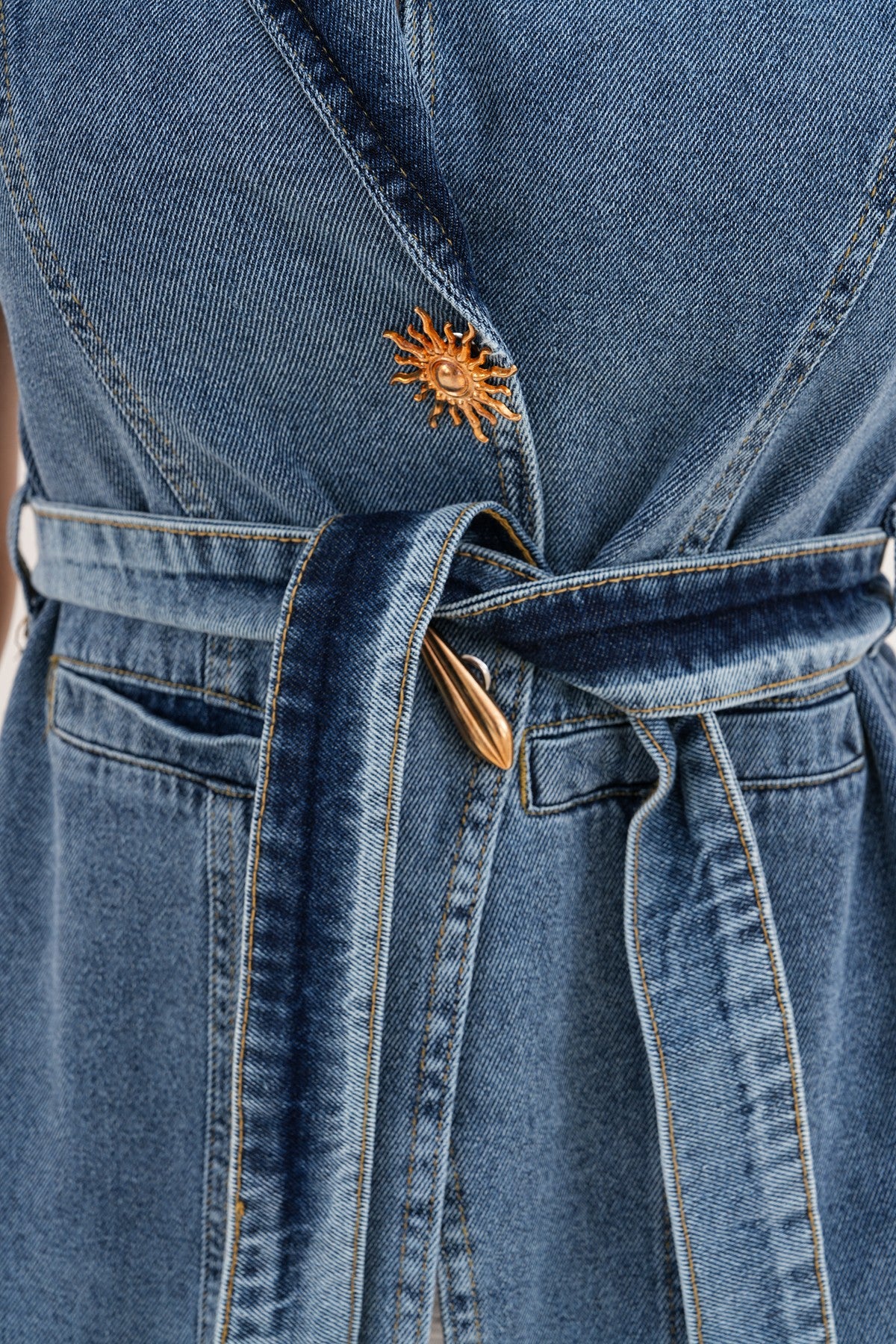 Kemerli Ön Düğme Detaylı Yelek