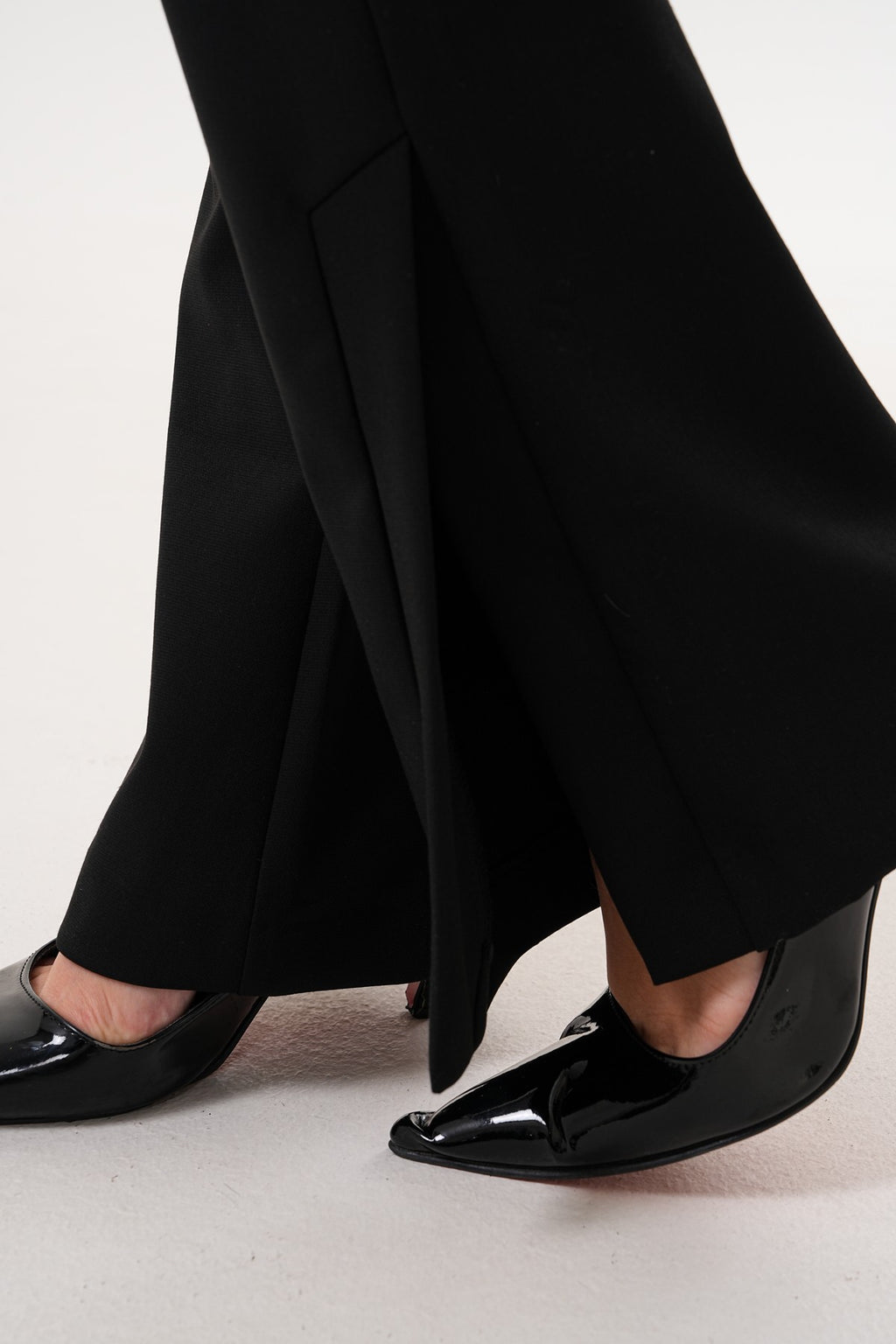 Siyah Dalgıç Kumaş Paça Yırtmaç Detaylı İspanyol Pantolon