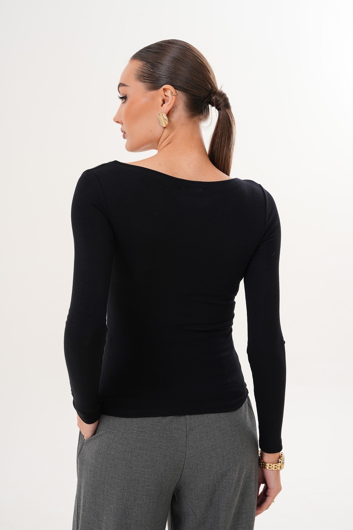 Kayık Yaka Yumuşak Kumaş Siyah Bluz
