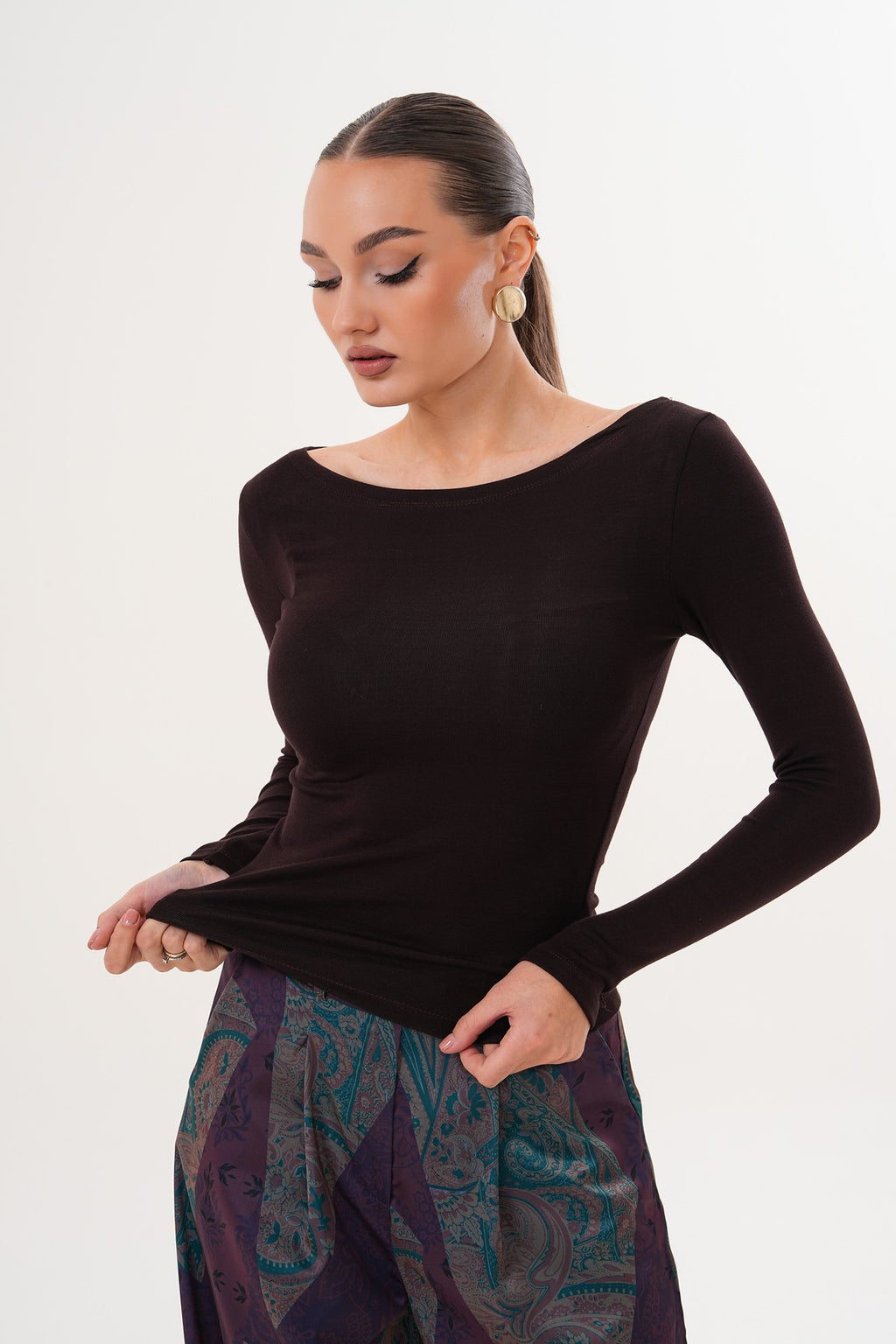 Kayık Yaka Yumuşak Kumaş Kahverengi Bluz