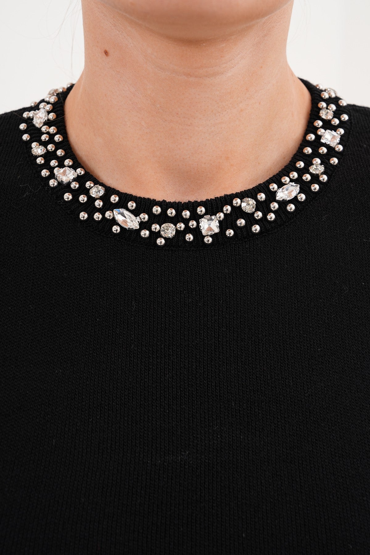 Siyah Yaka Taş Detaylı Triko Takım