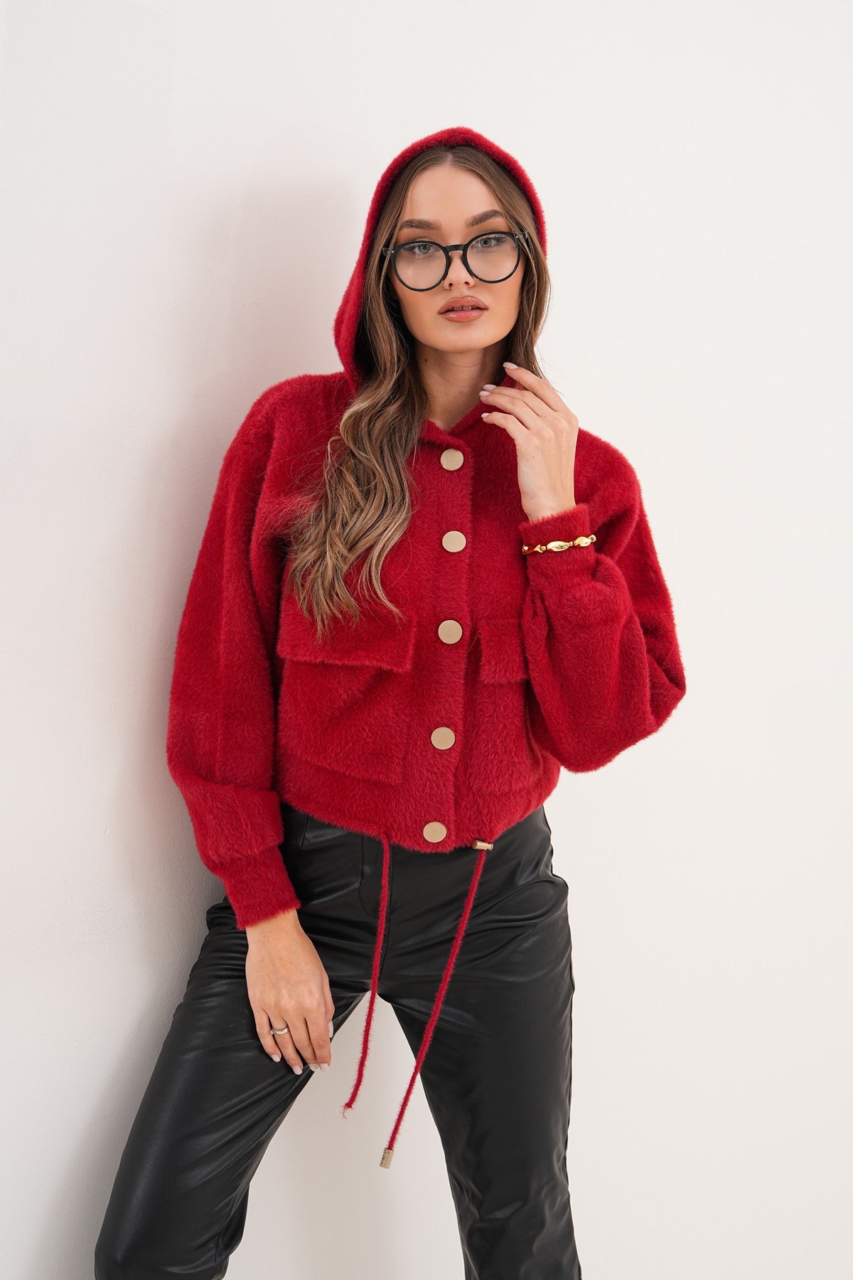 Kırmızı Düğme Detaylı Yumuşak Triko Kazak