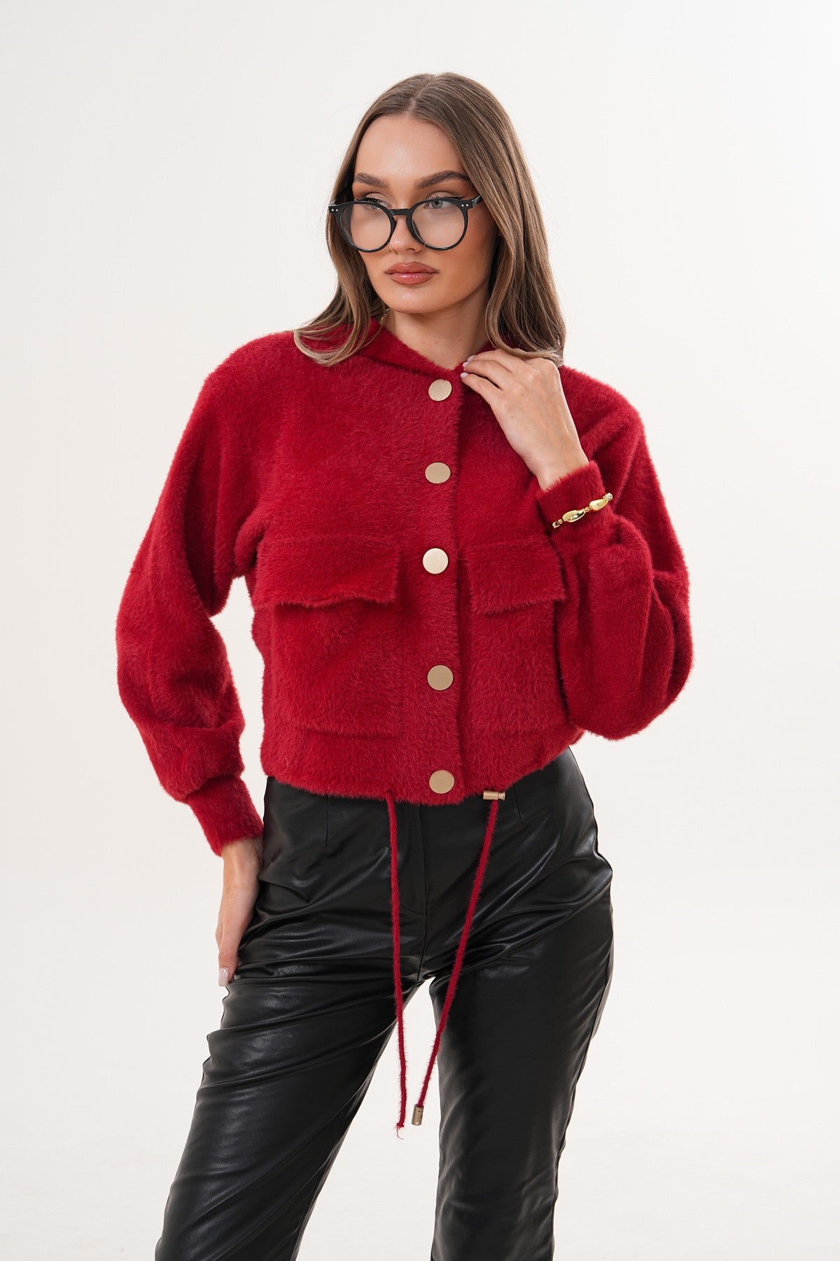 Kırmızı Düğme Detaylı Yumuşak Triko Kazak