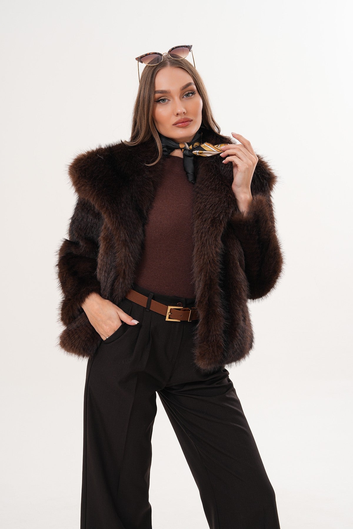 Jakarlı Koyu Kahve Kısa Kürk