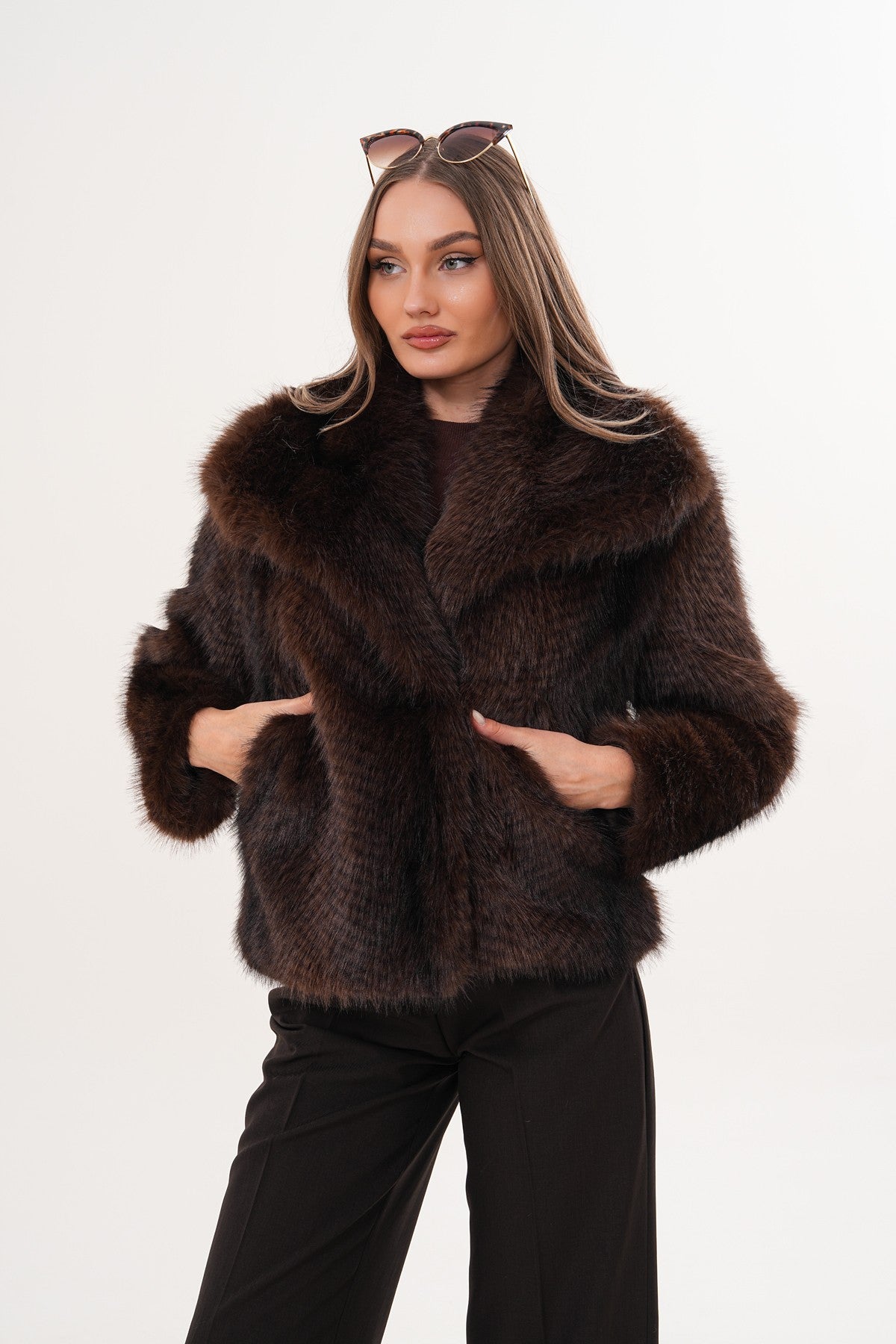 Jakarlı Koyu Kahve Kısa Kürk