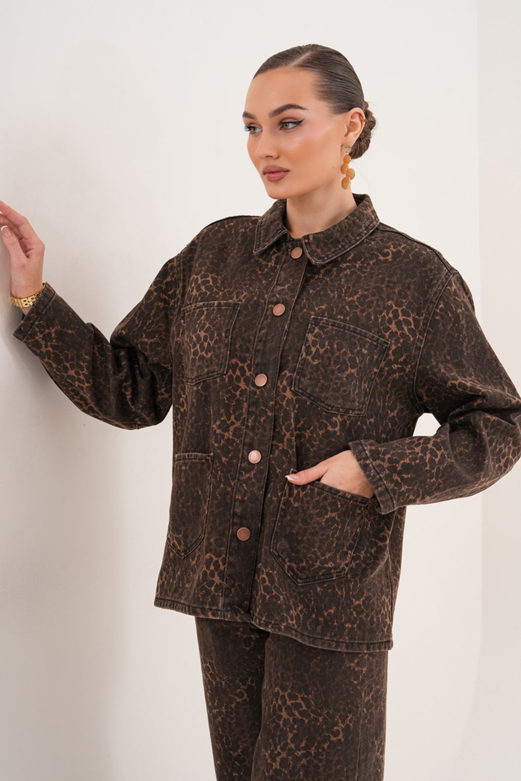 Leopar Desenli Kemerli Denim Takım