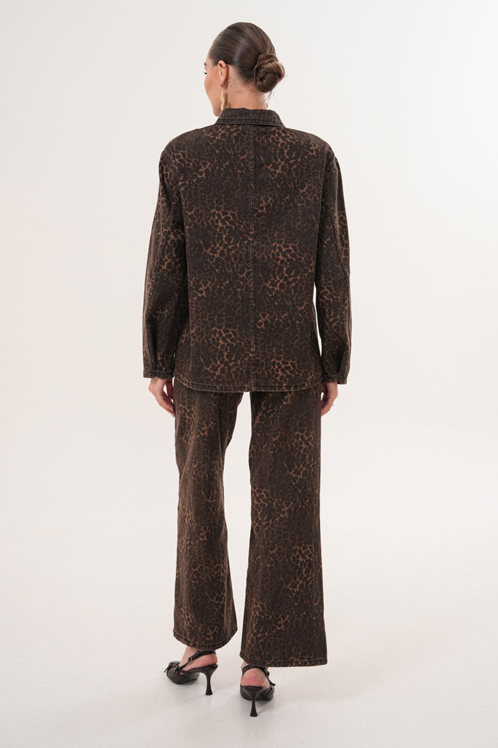 Leopar Desenli Kemerli Denim Takım