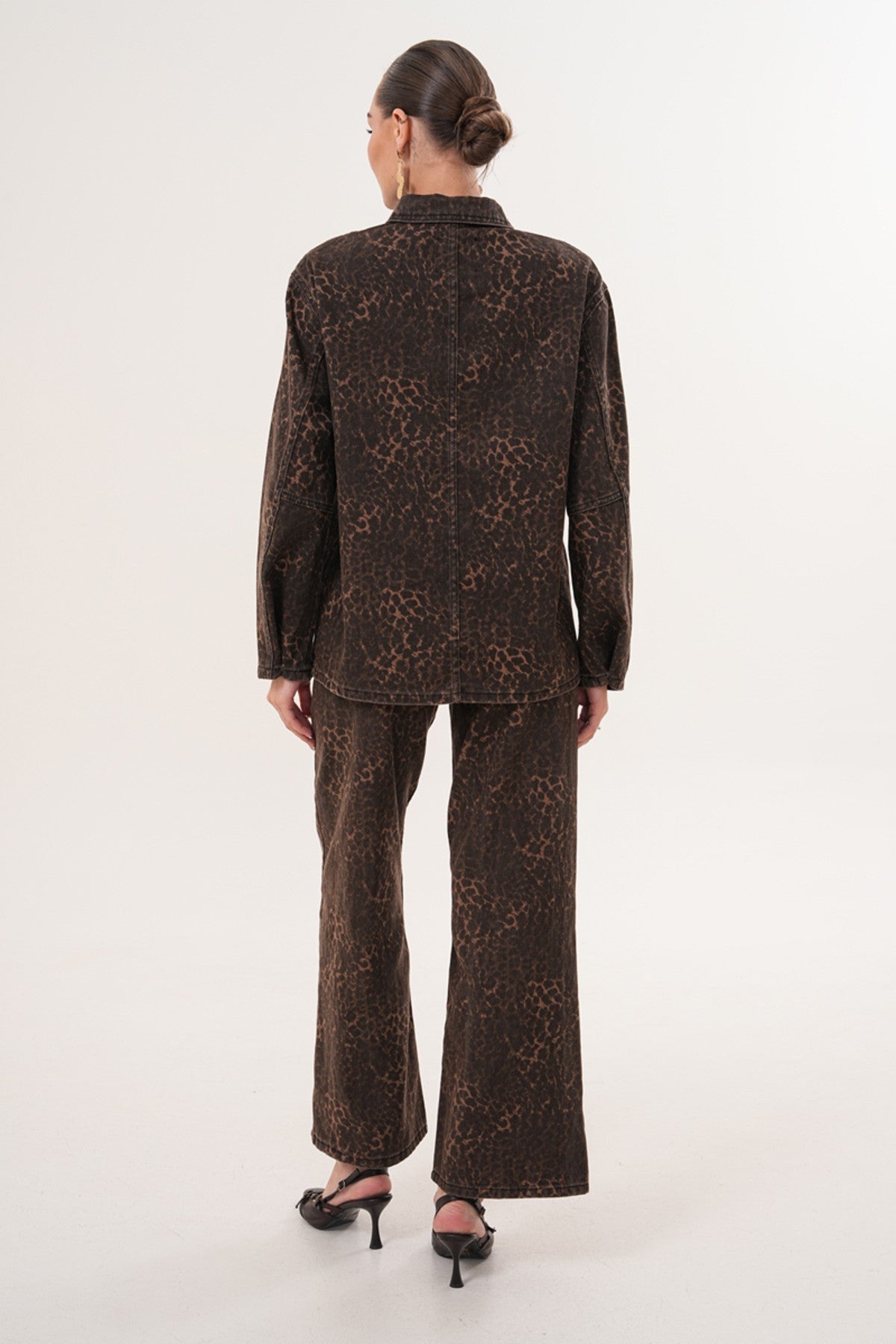 Leopar Desenli Kemerli Denim Takım